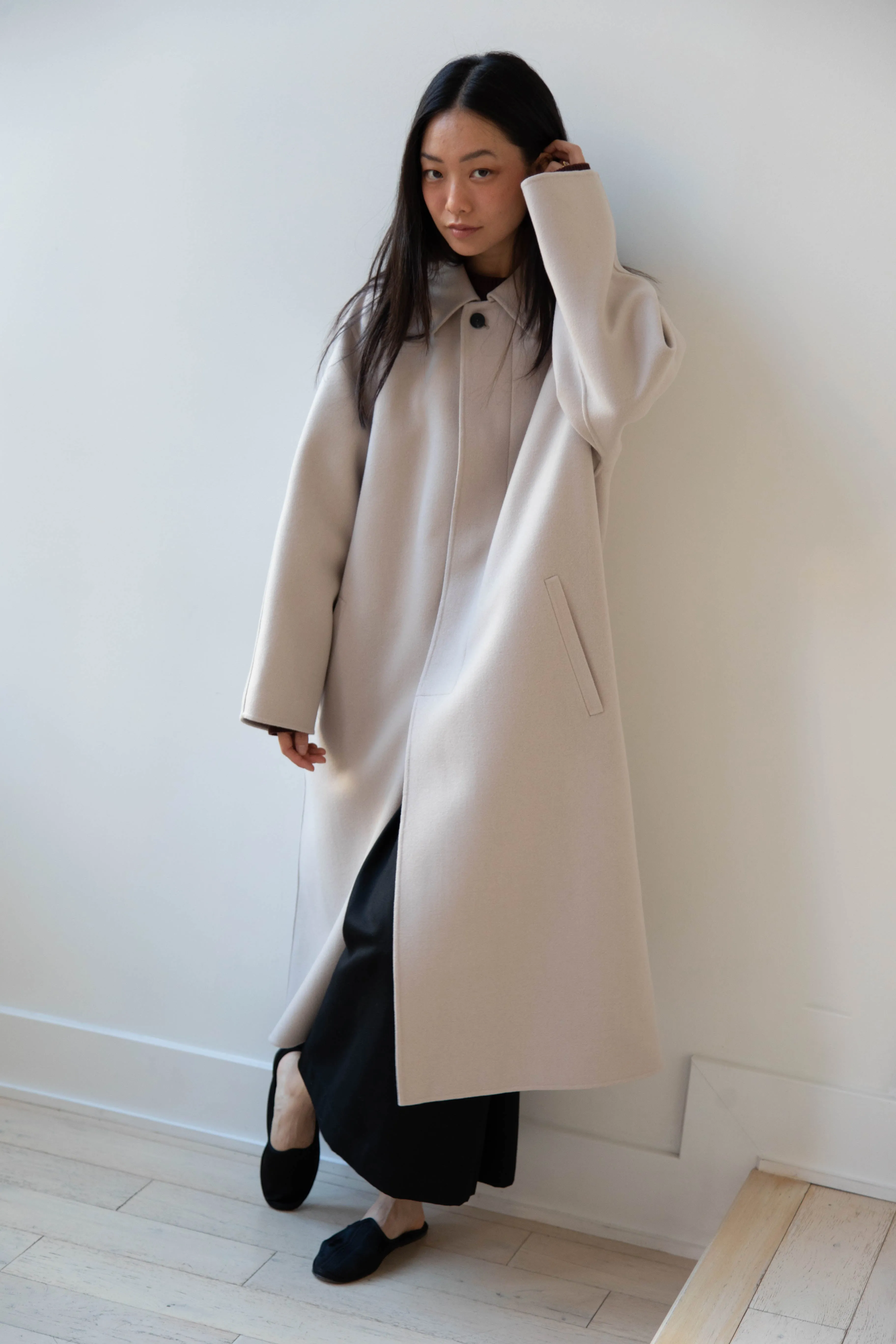 Aton | Balmacaan Coat in Beige Grey