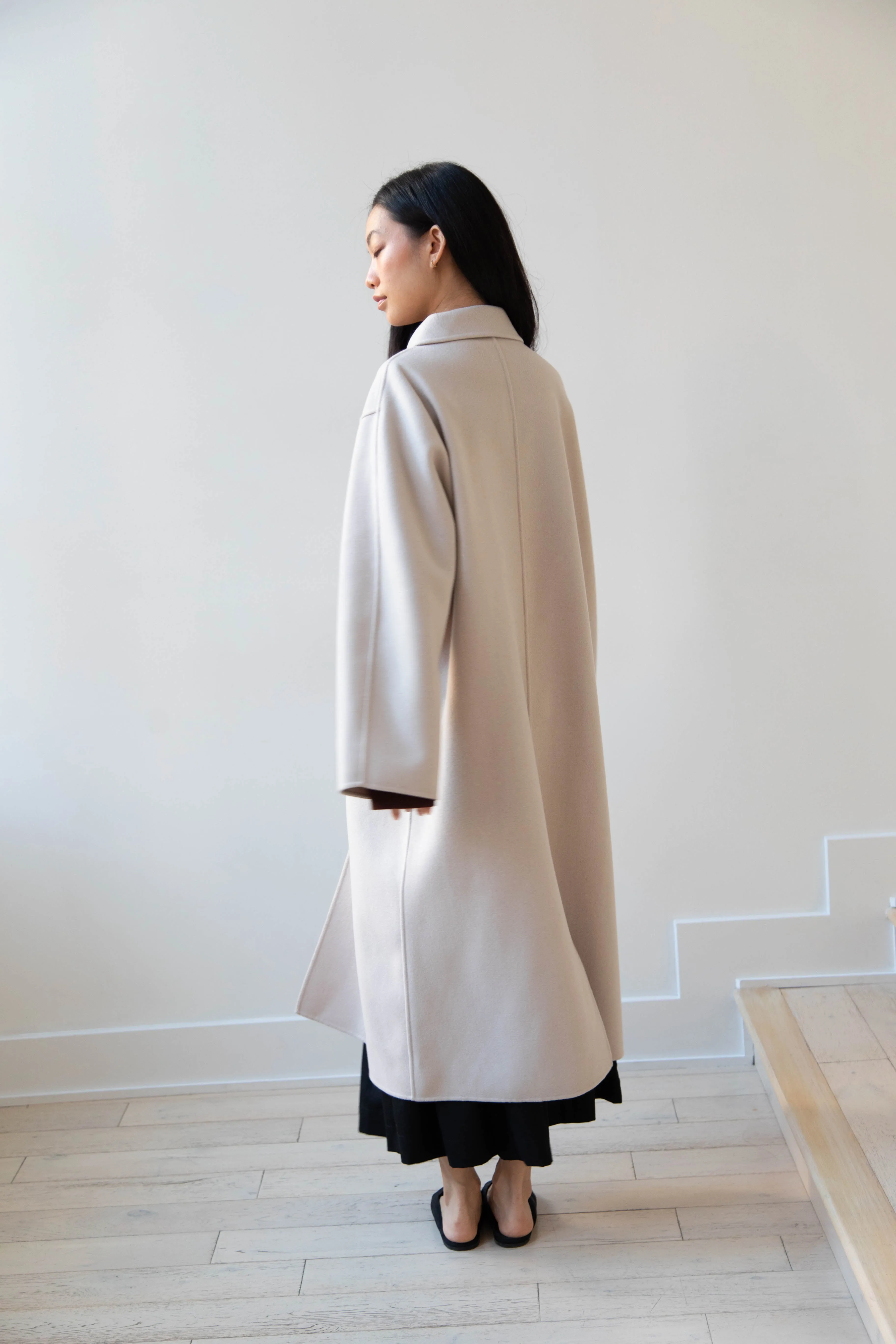 Aton | Balmacaan Coat in Beige Grey