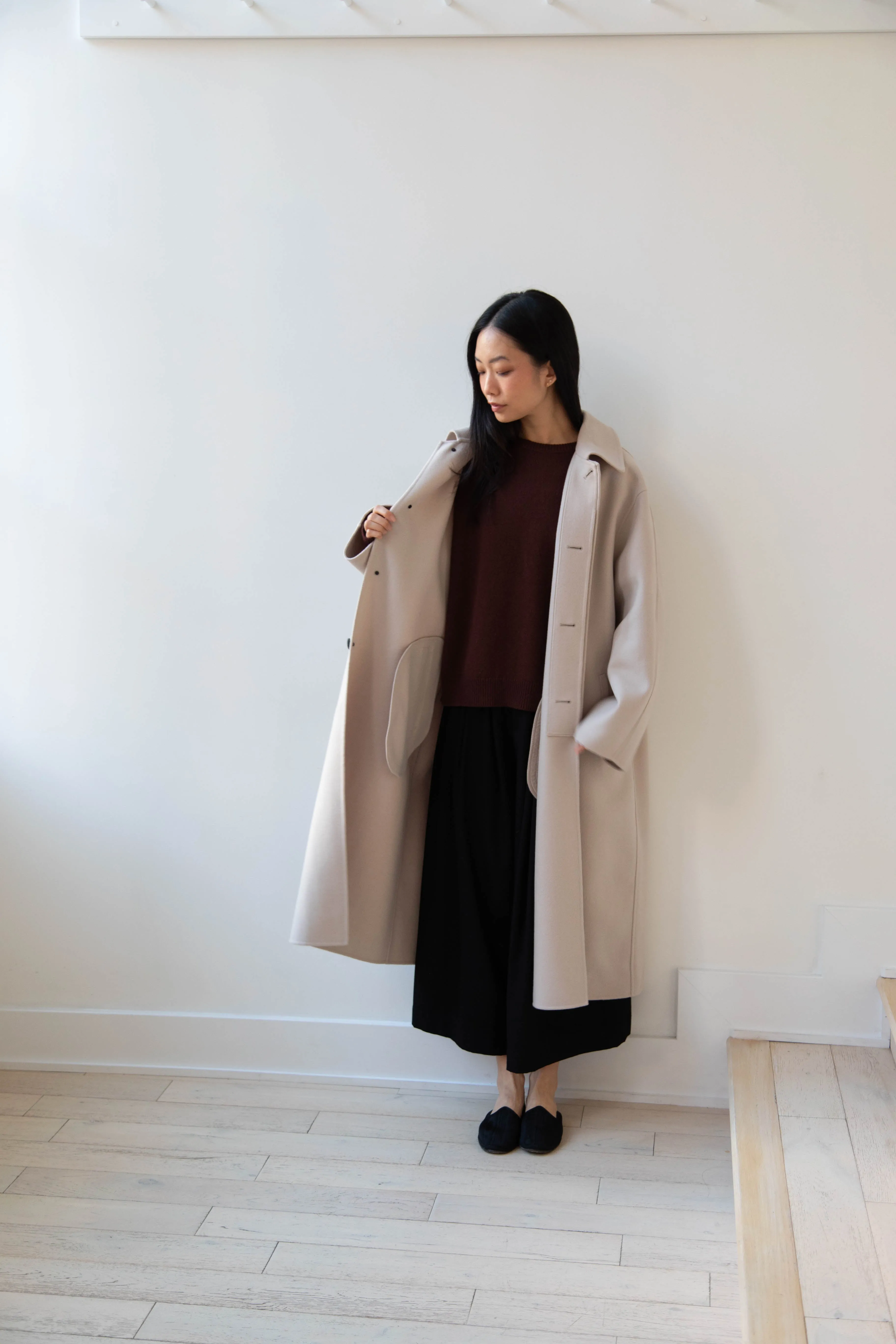 Aton | Balmacaan Coat in Beige Grey