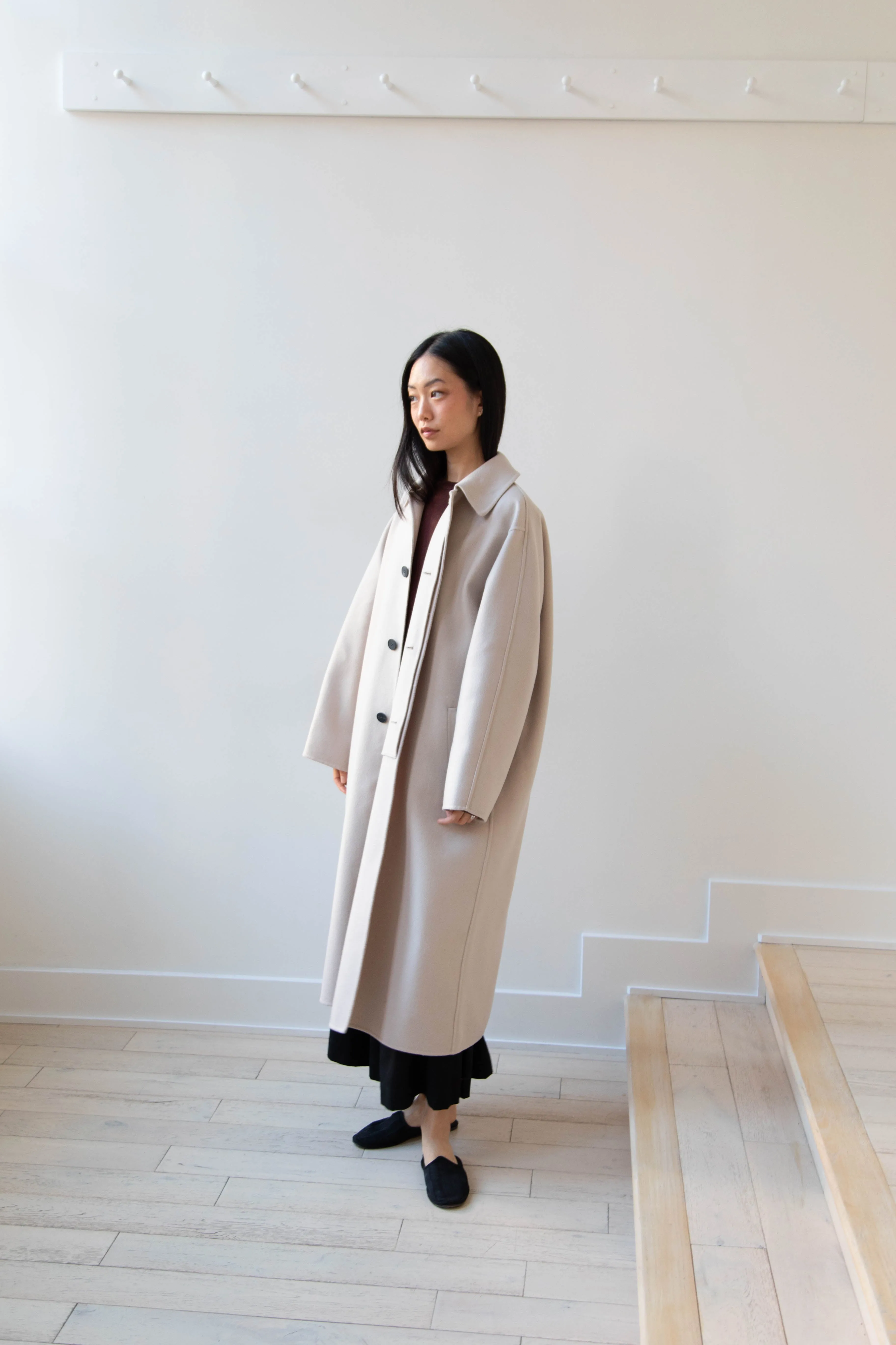 Aton | Balmacaan Coat in Beige Grey