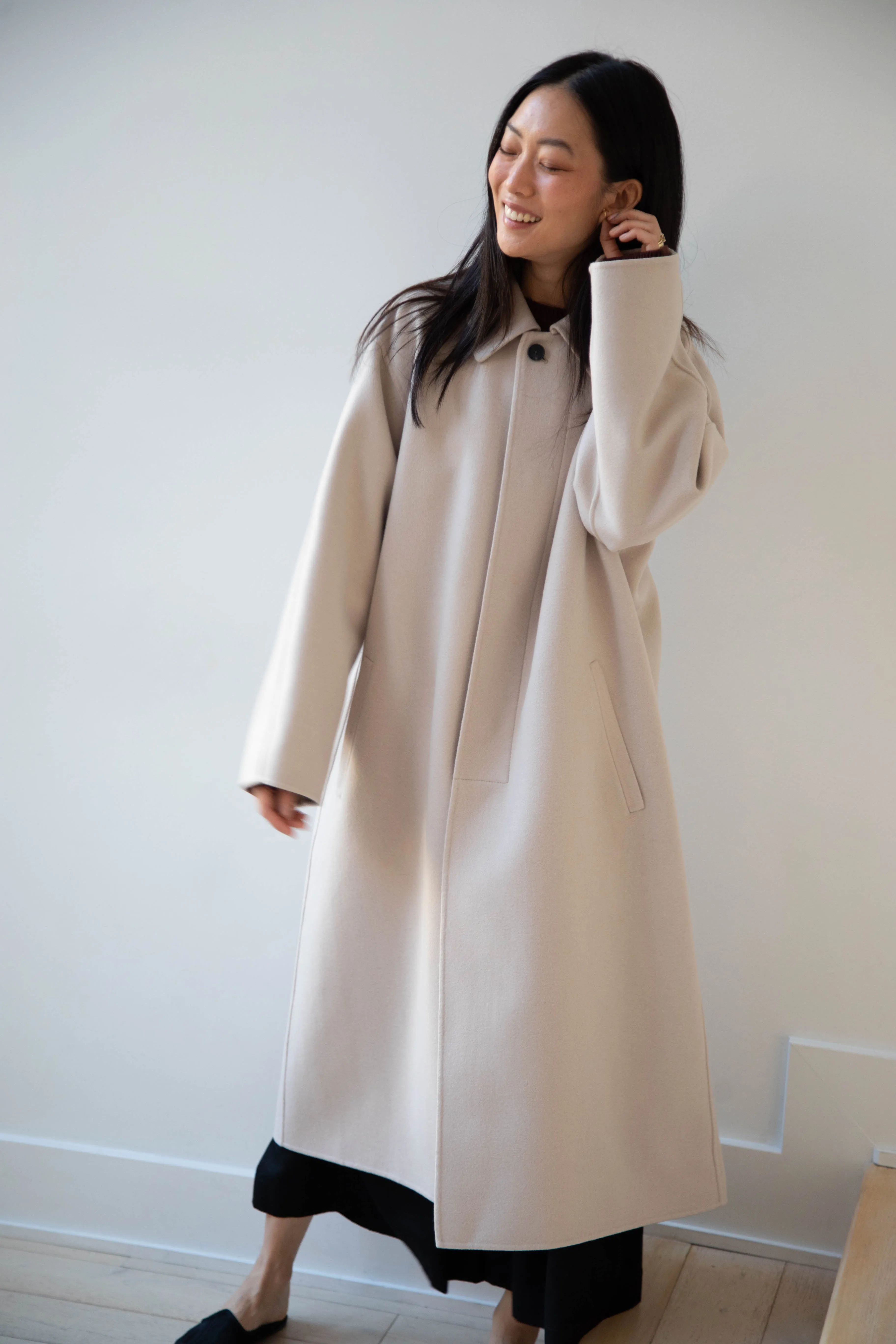 Aton | Balmacaan Coat in Beige Grey