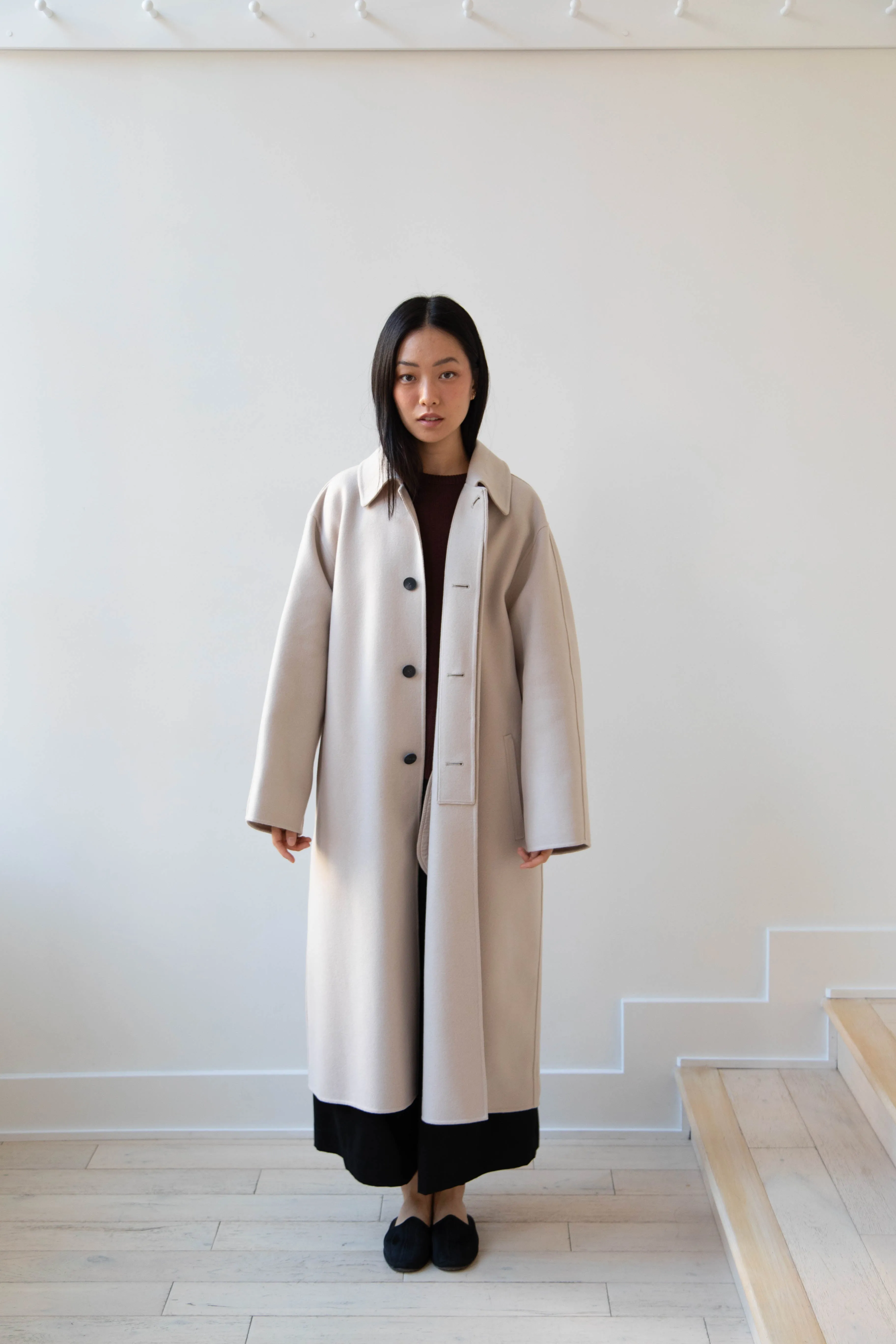 Aton | Balmacaan Coat in Beige Grey