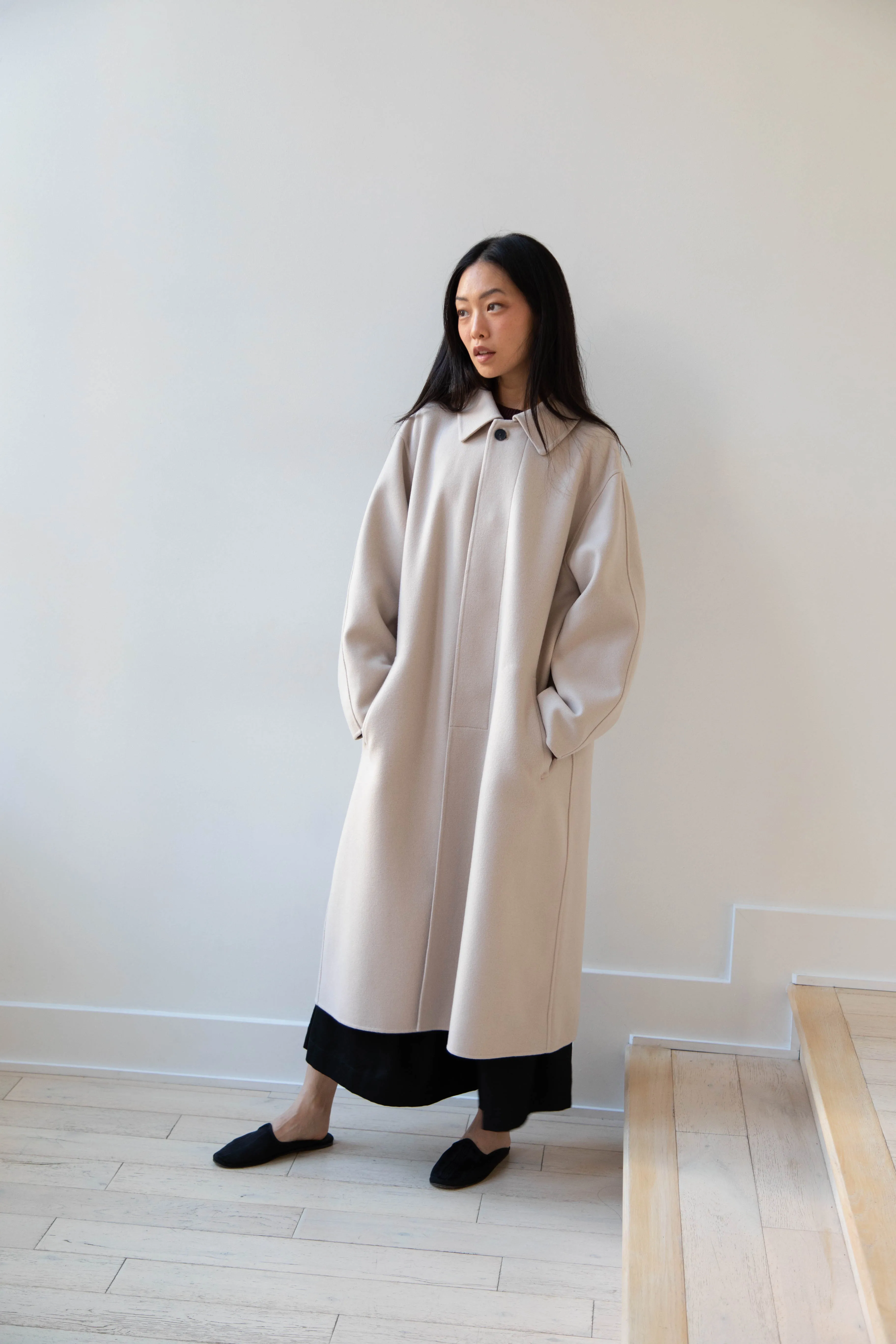 Aton | Balmacaan Coat in Beige Grey