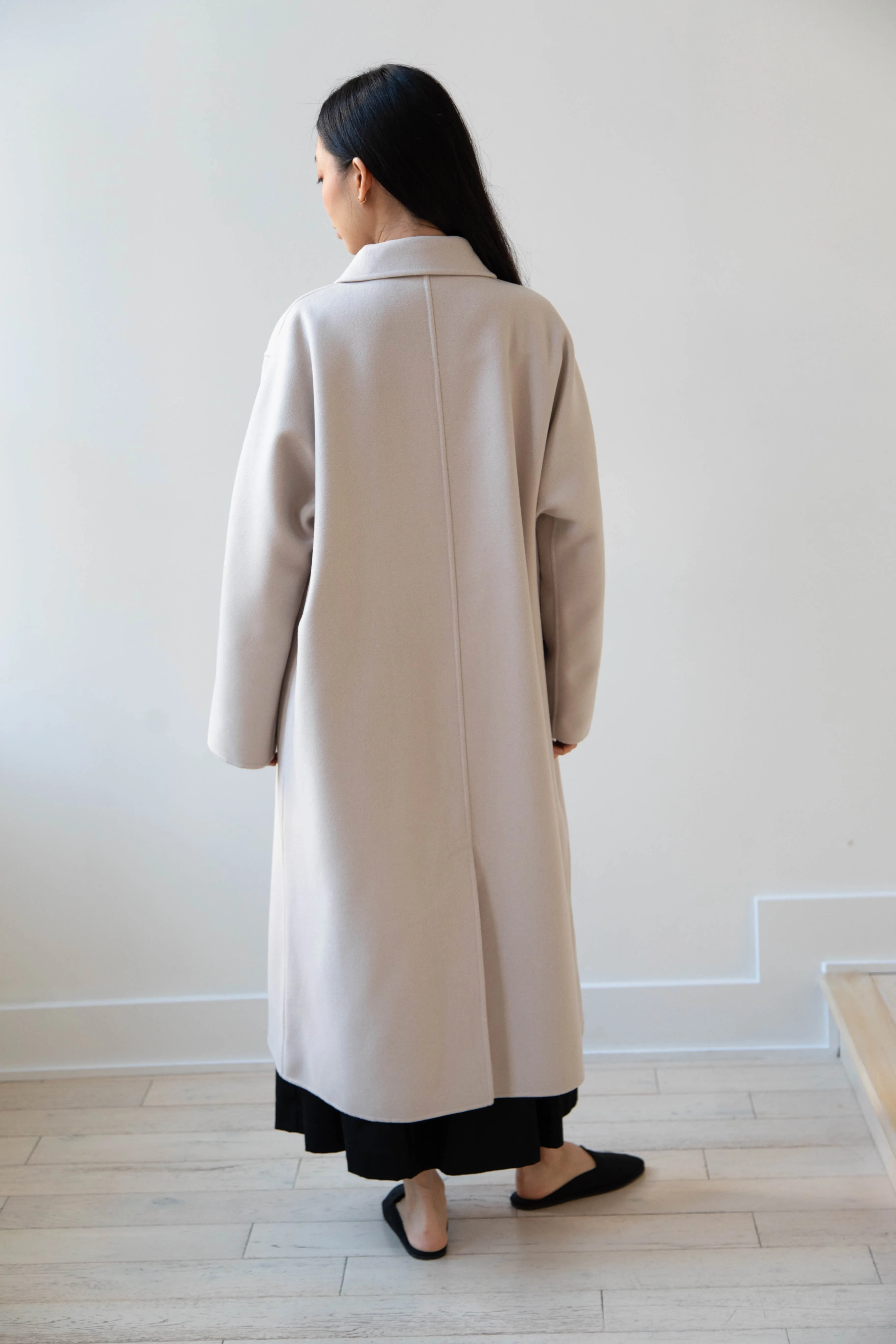 Aton | Balmacaan Coat in Beige Grey