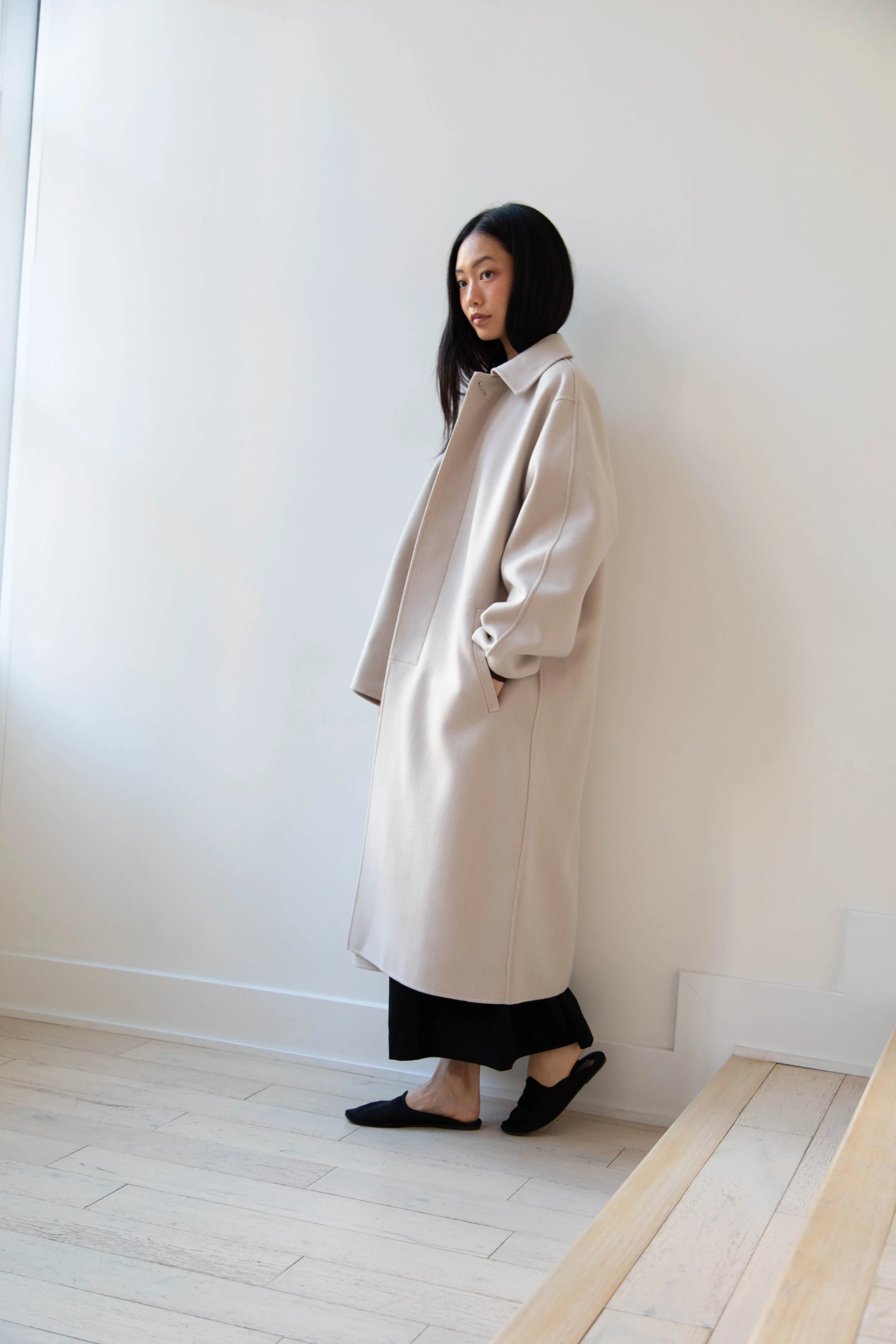 Aton | Balmacaan Coat in Beige Grey