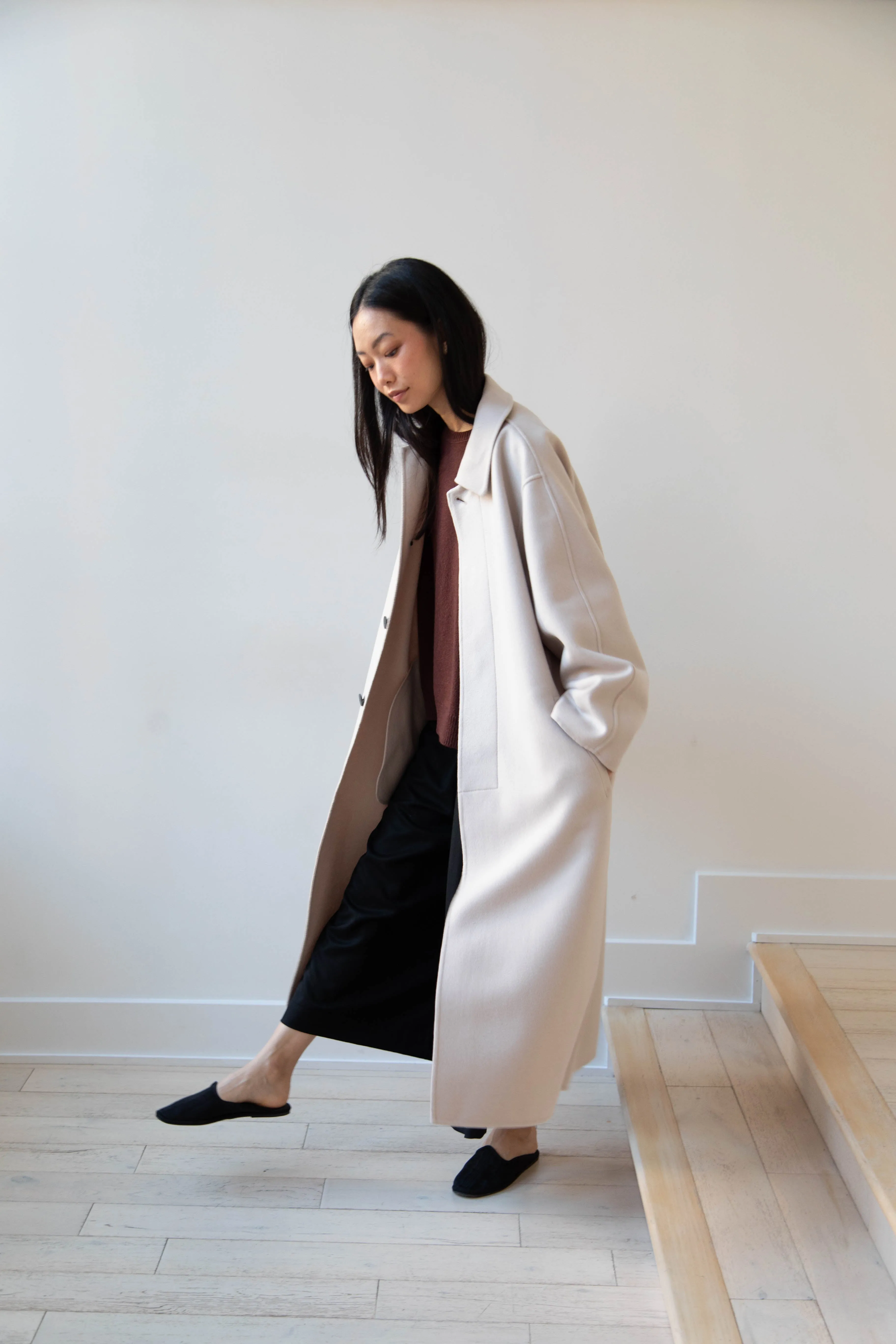 Aton | Balmacaan Coat in Beige Grey