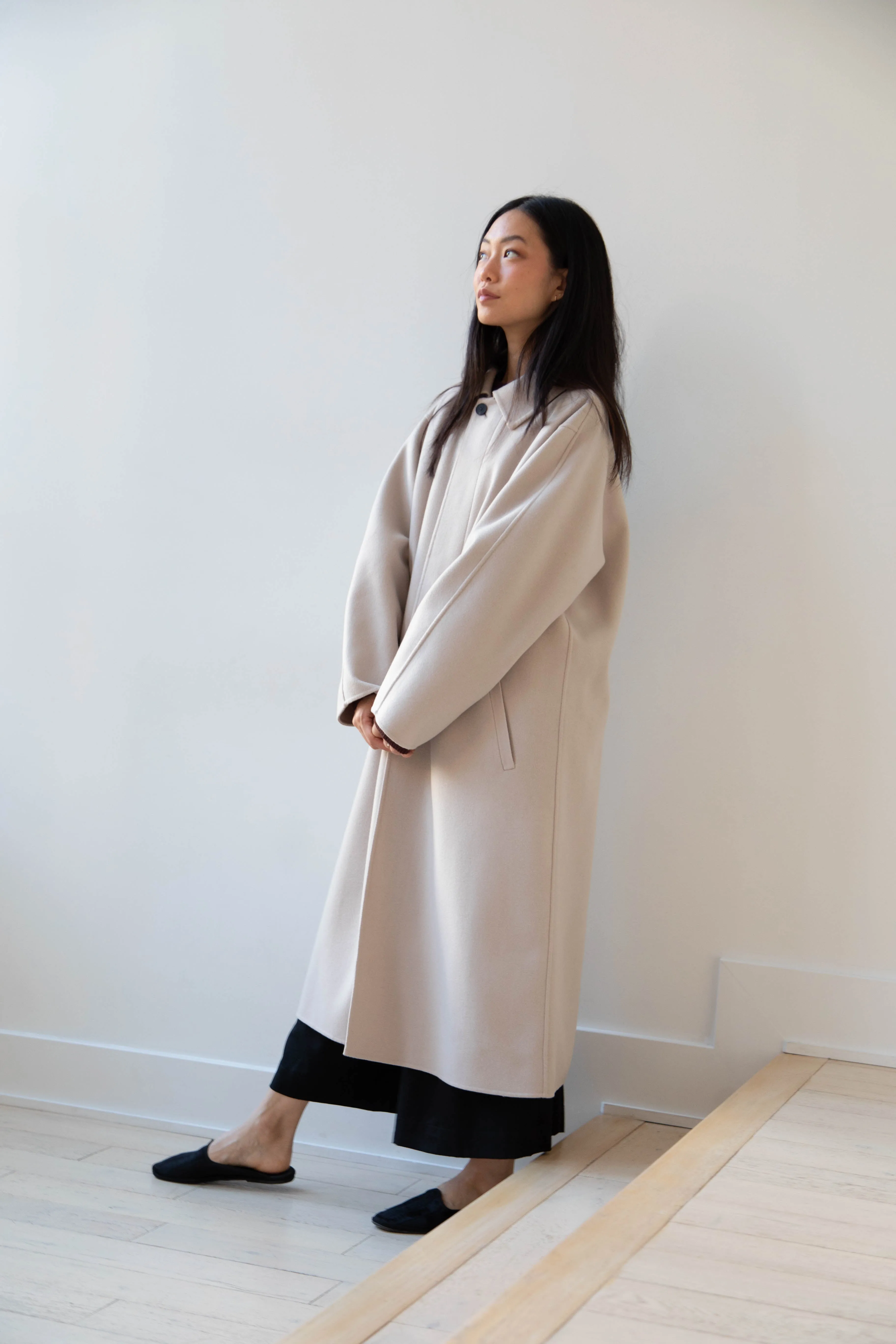 Aton | Balmacaan Coat in Beige Grey