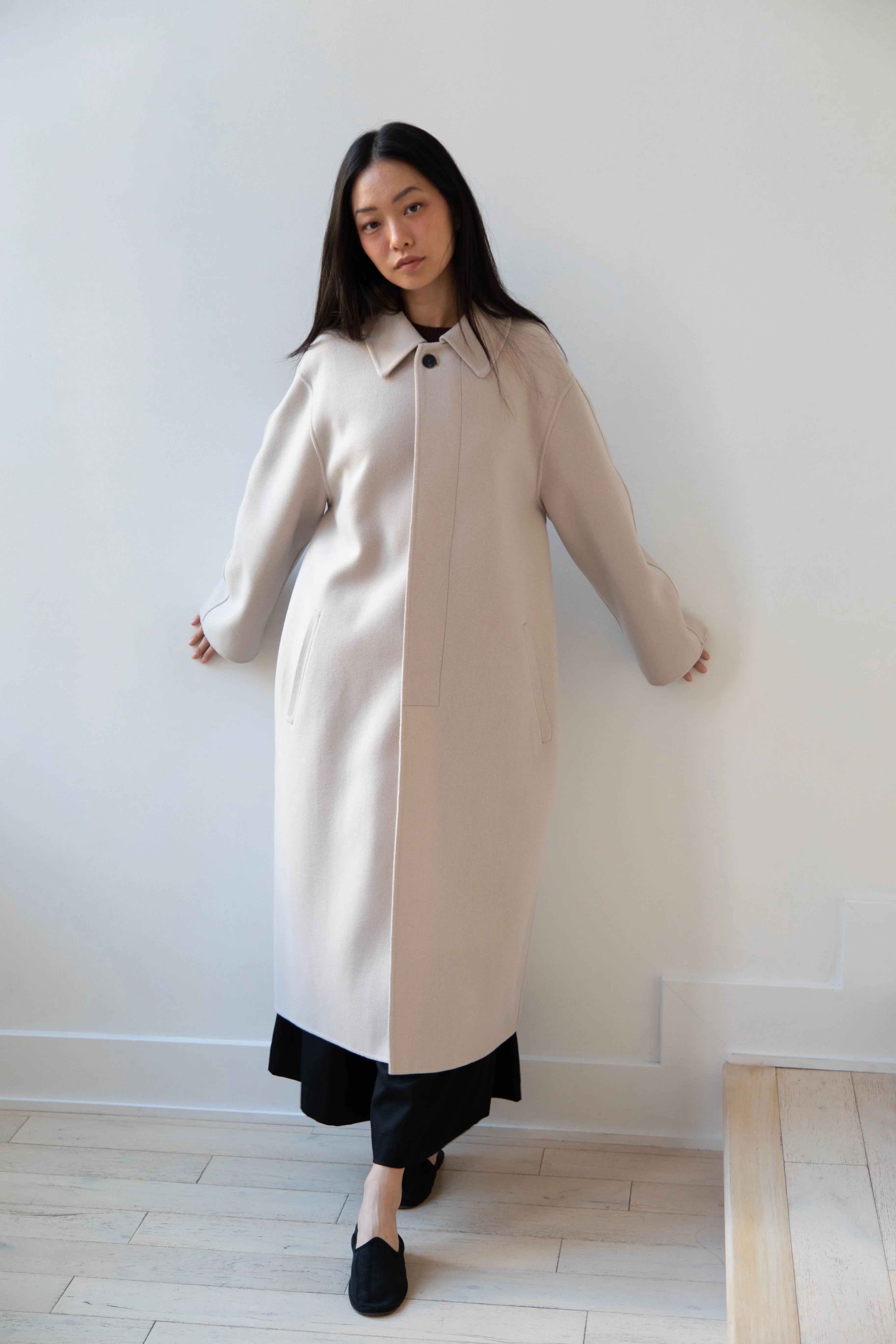 Aton | Balmacaan Coat in Beige Grey