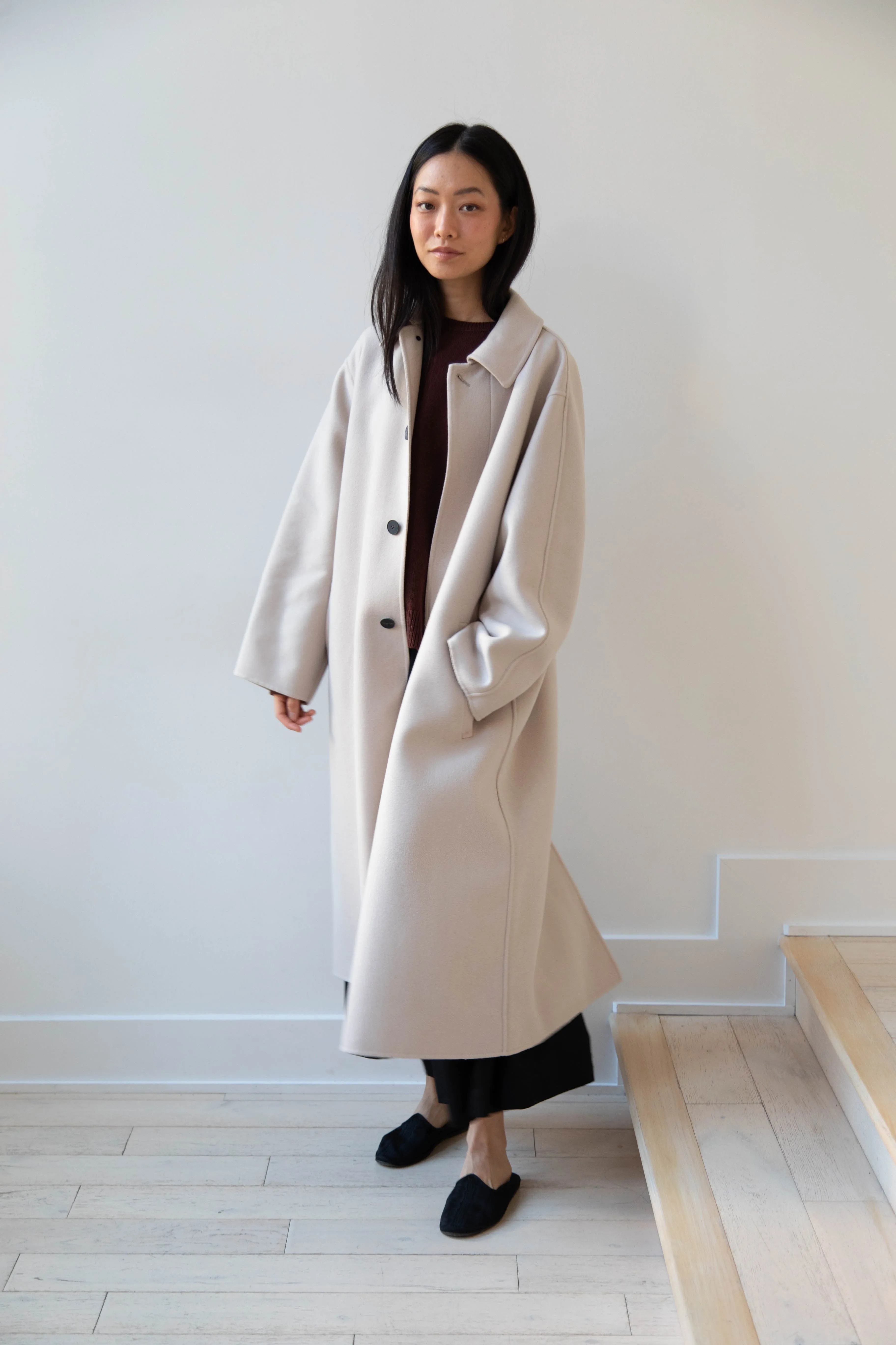 Aton | Balmacaan Coat in Beige Grey