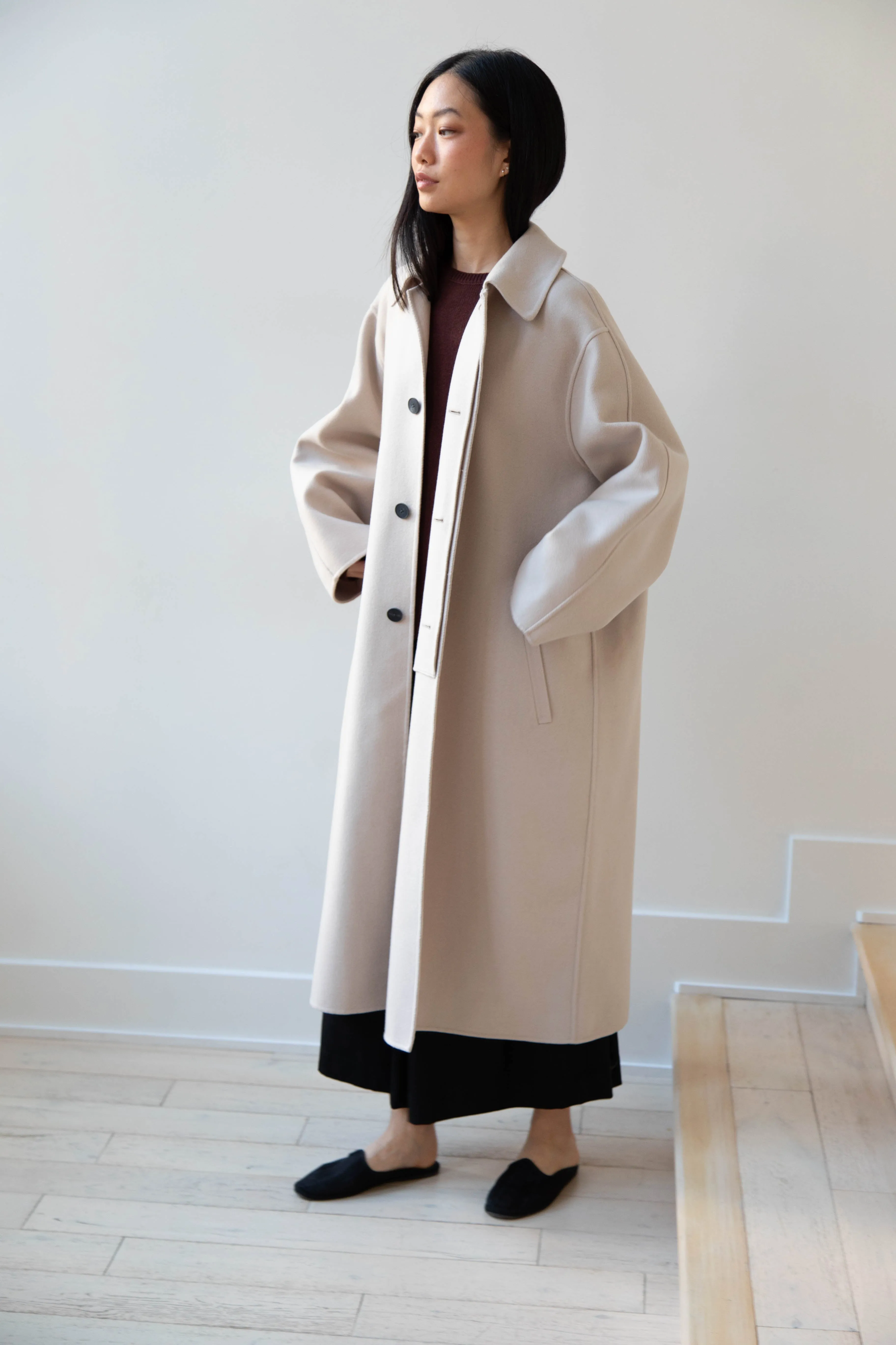 Aton | Balmacaan Coat in Beige Grey