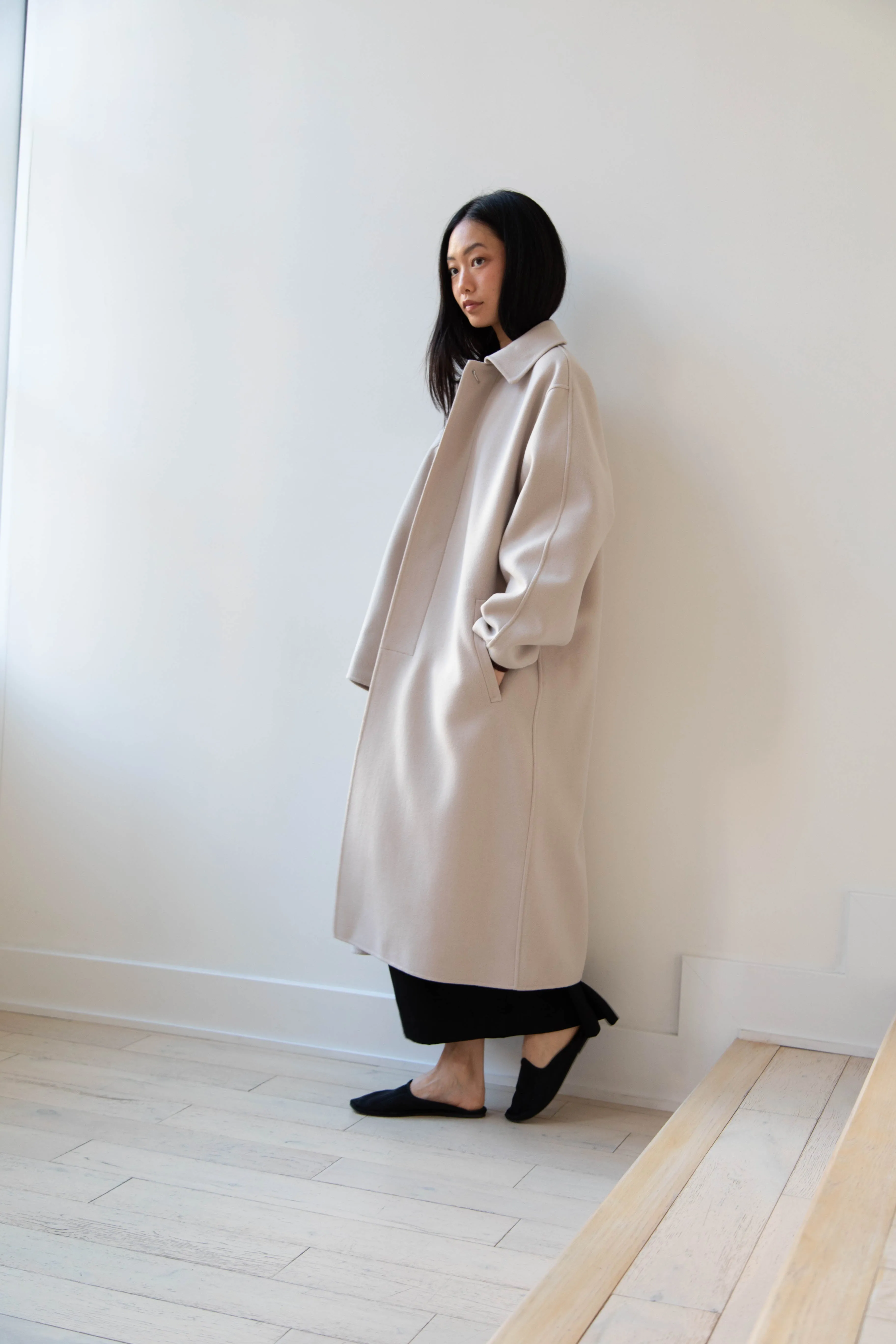 Aton | Balmacaan Coat in Beige Grey