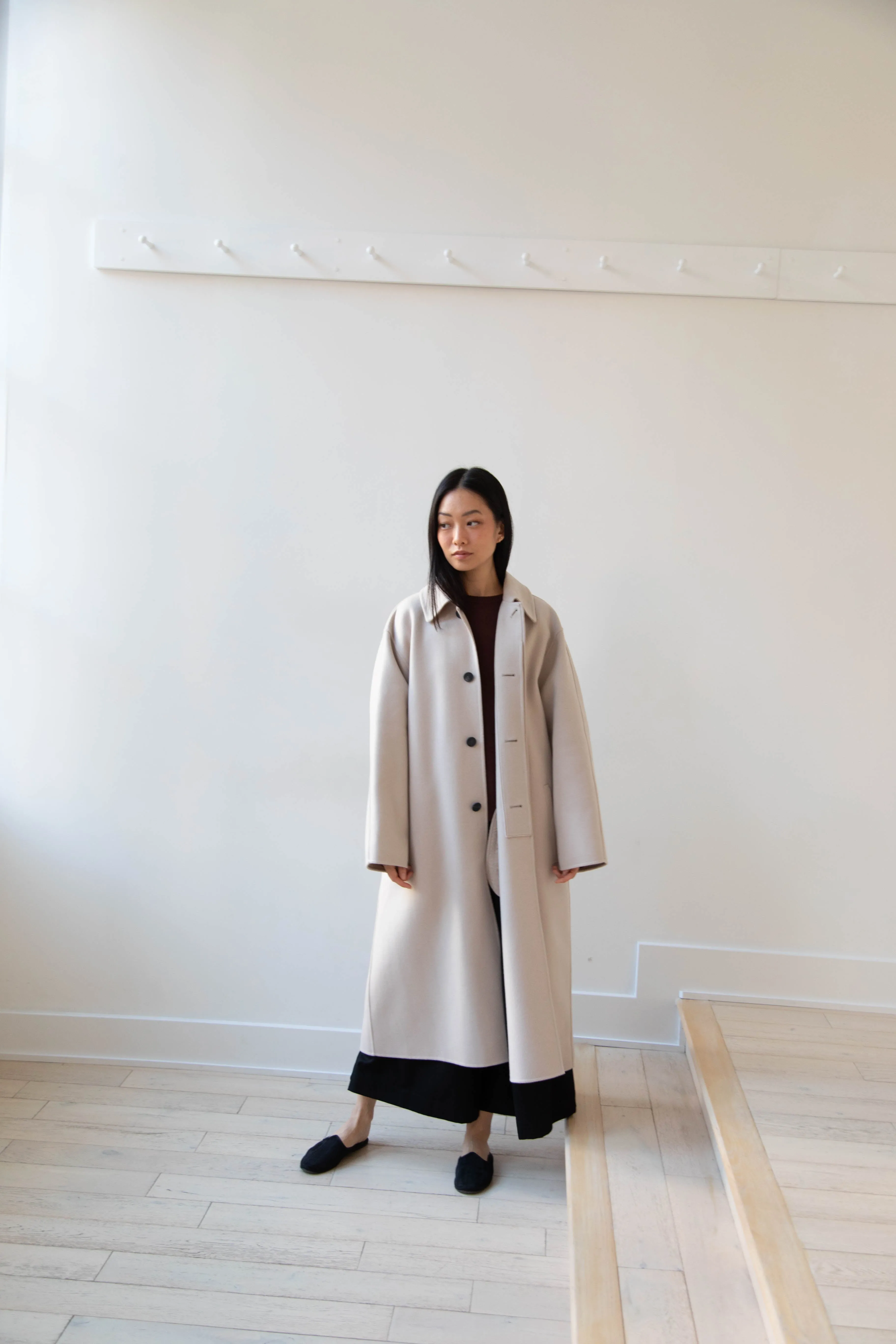 Aton | Balmacaan Coat in Beige Grey