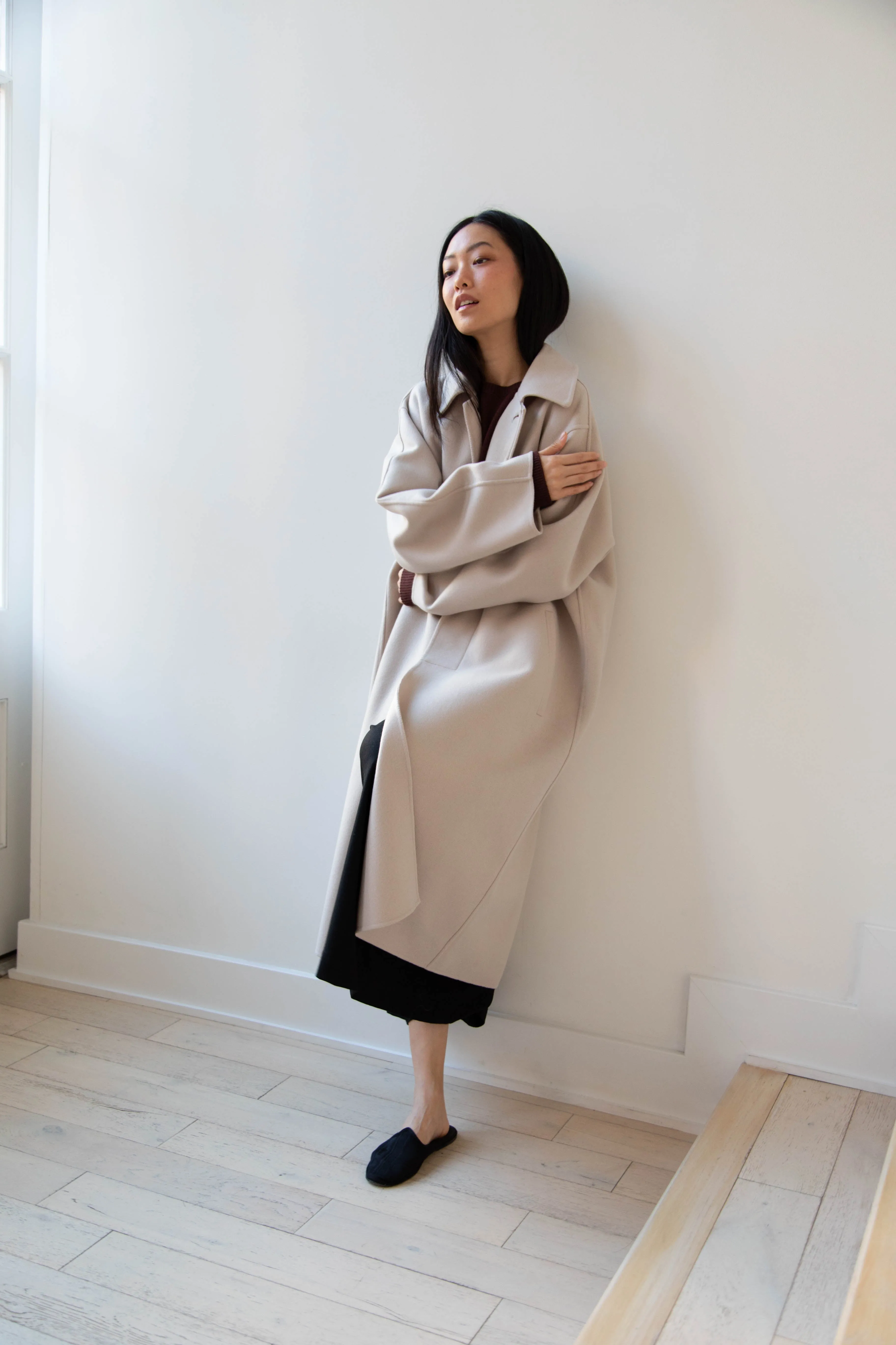 Aton | Balmacaan Coat in Beige Grey