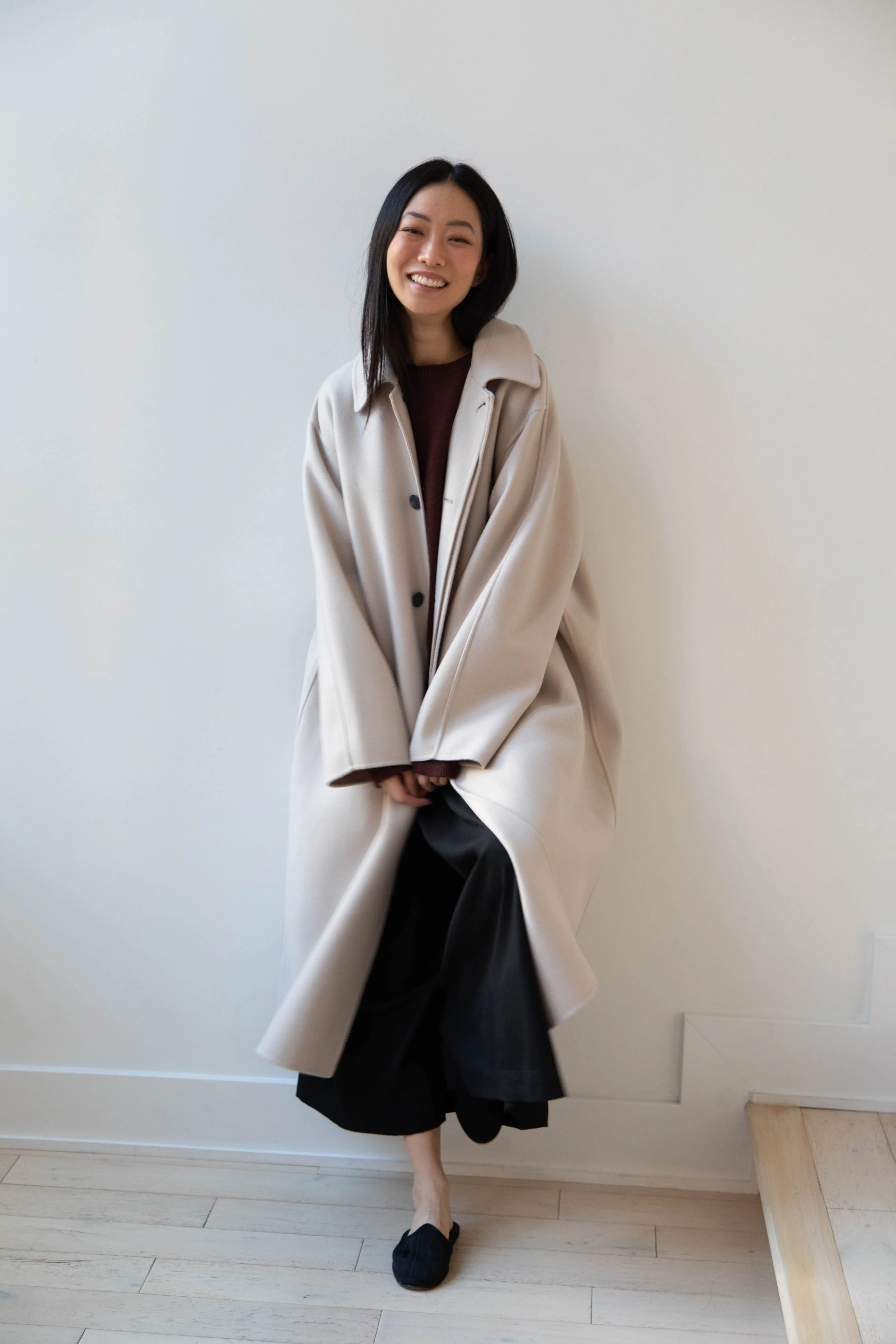 Aton | Balmacaan Coat in Beige Grey