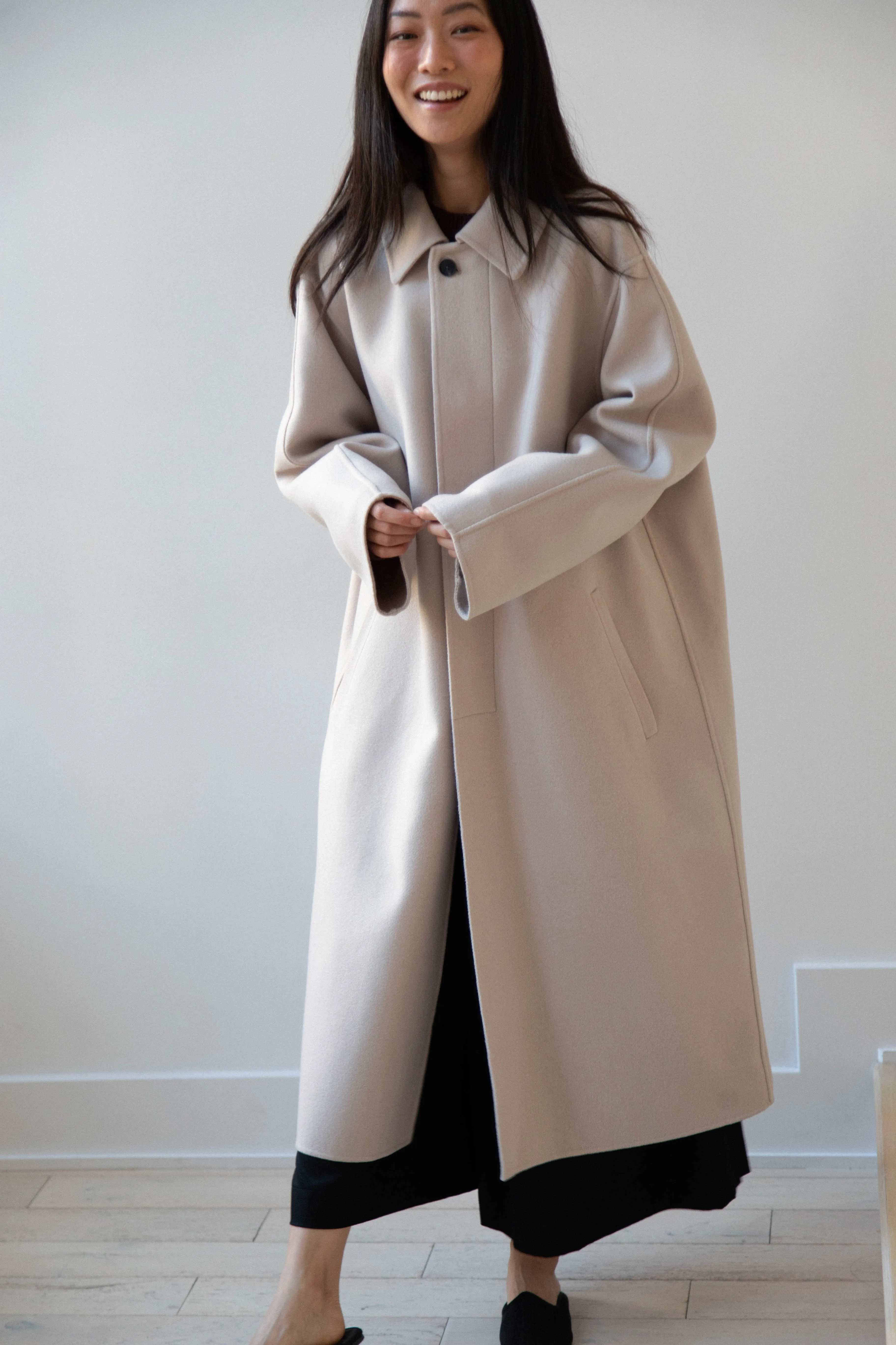 Aton | Balmacaan Coat in Beige Grey