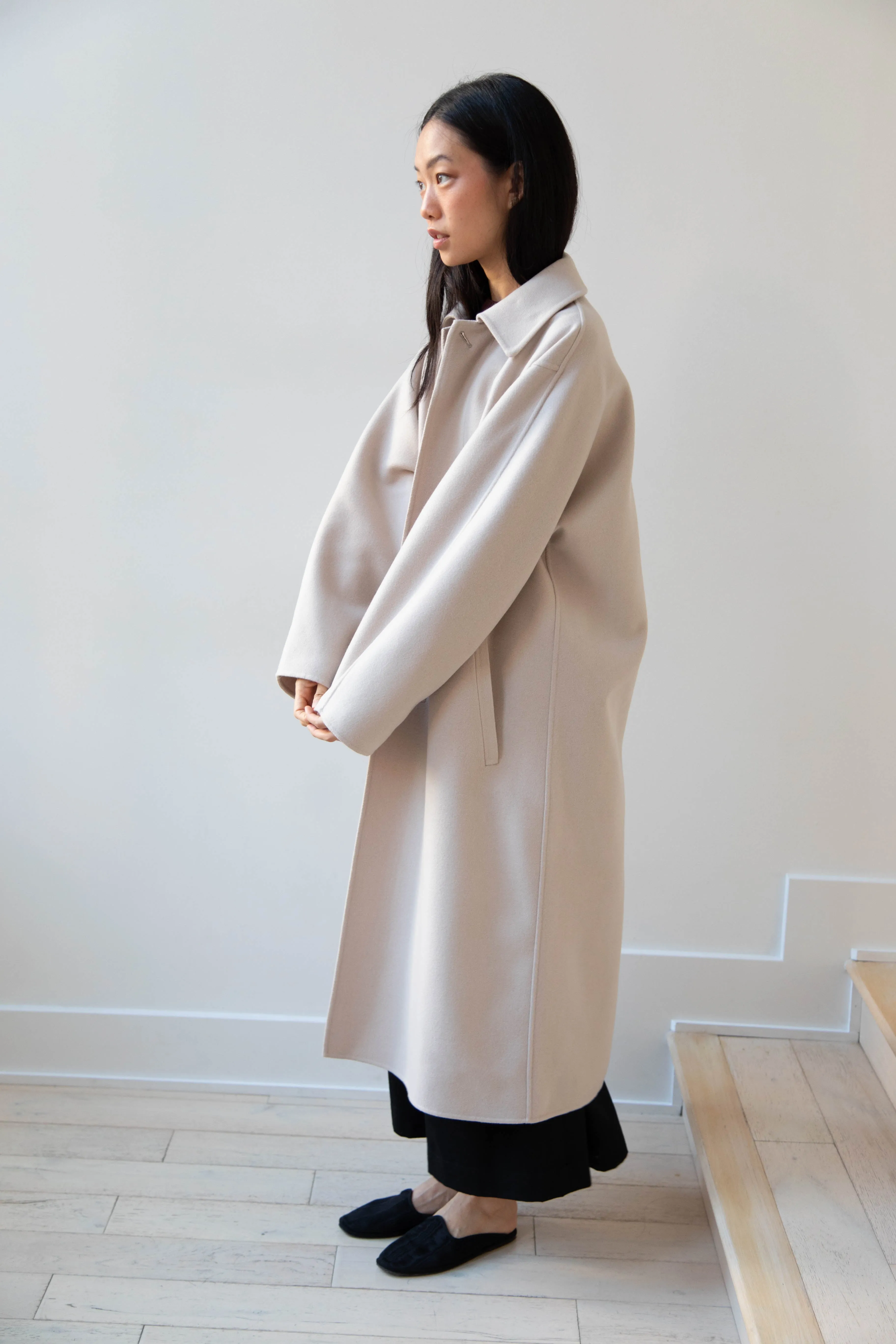 Aton | Balmacaan Coat in Beige Grey