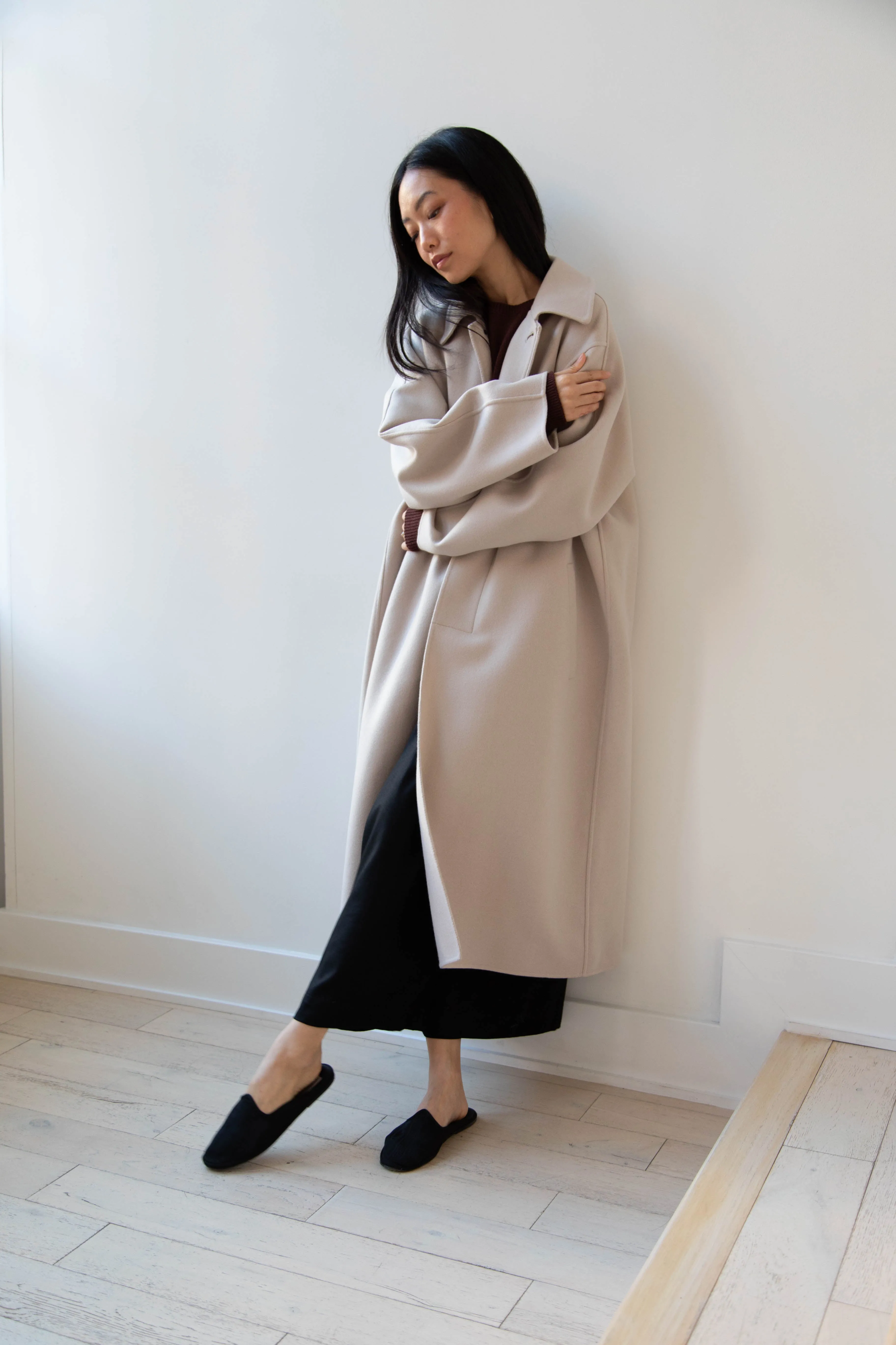 Aton | Balmacaan Coat in Beige Grey