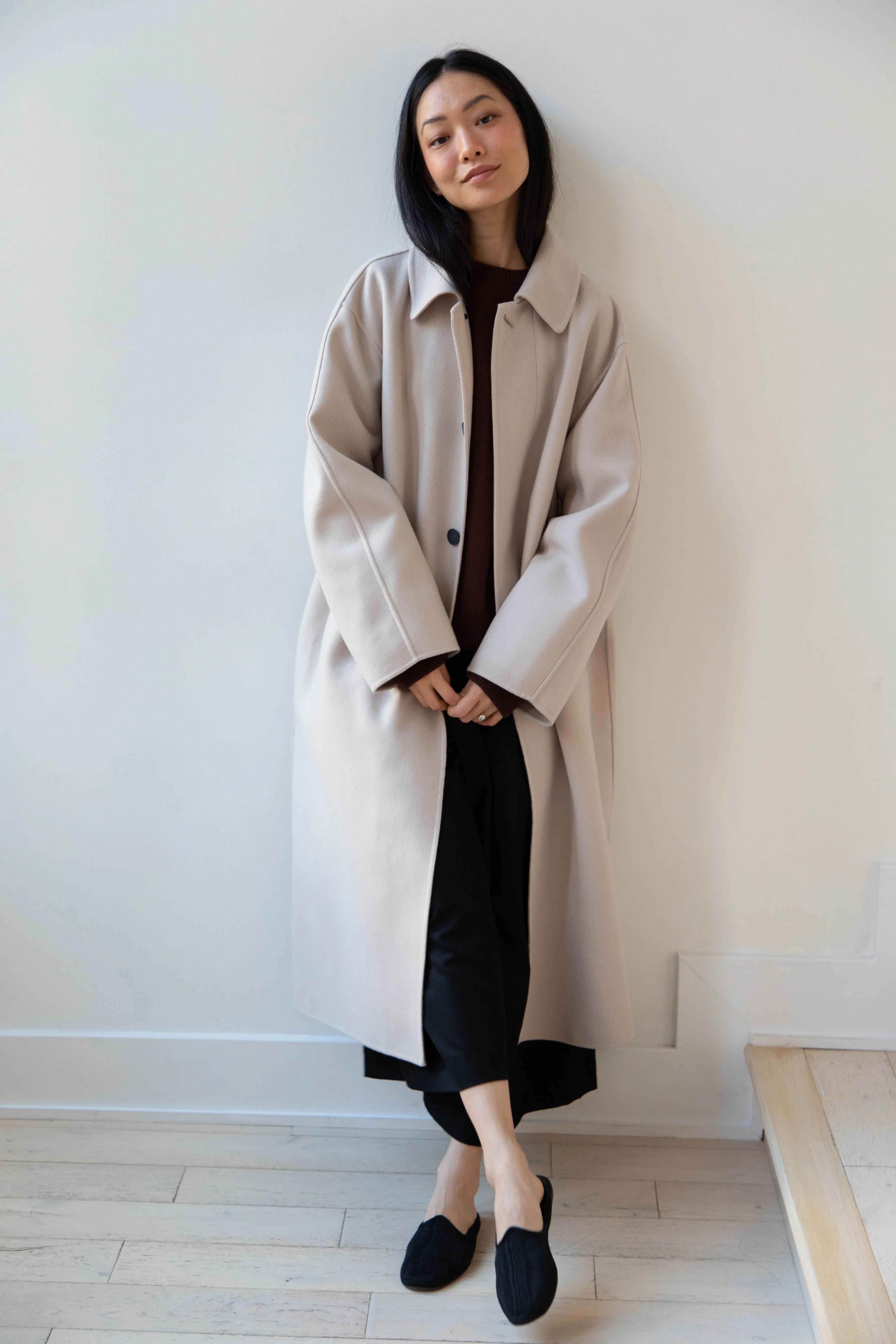 Aton | Balmacaan Coat in Beige Grey