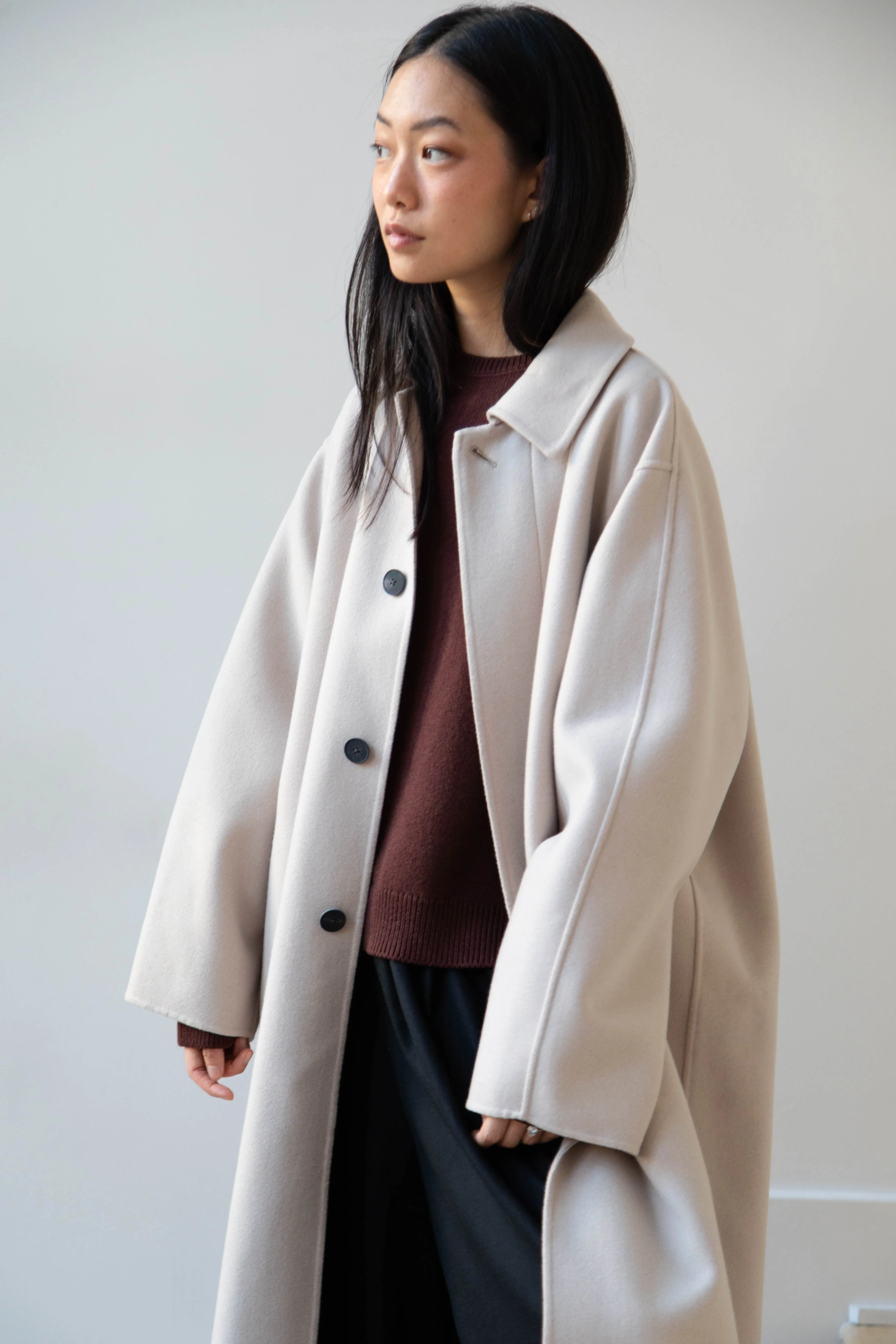 Aton | Balmacaan Coat in Beige Grey