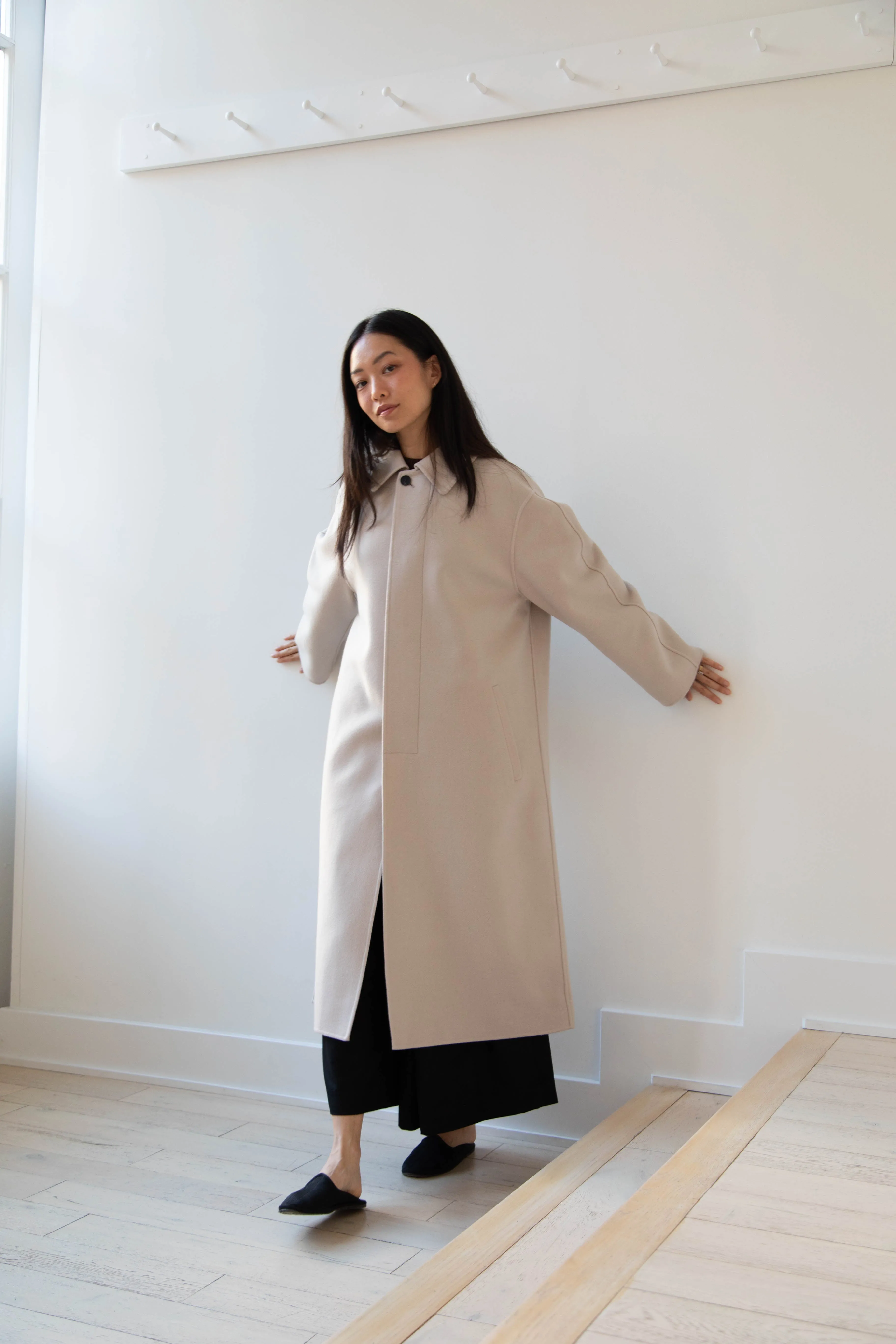 Aton | Balmacaan Coat in Beige Grey