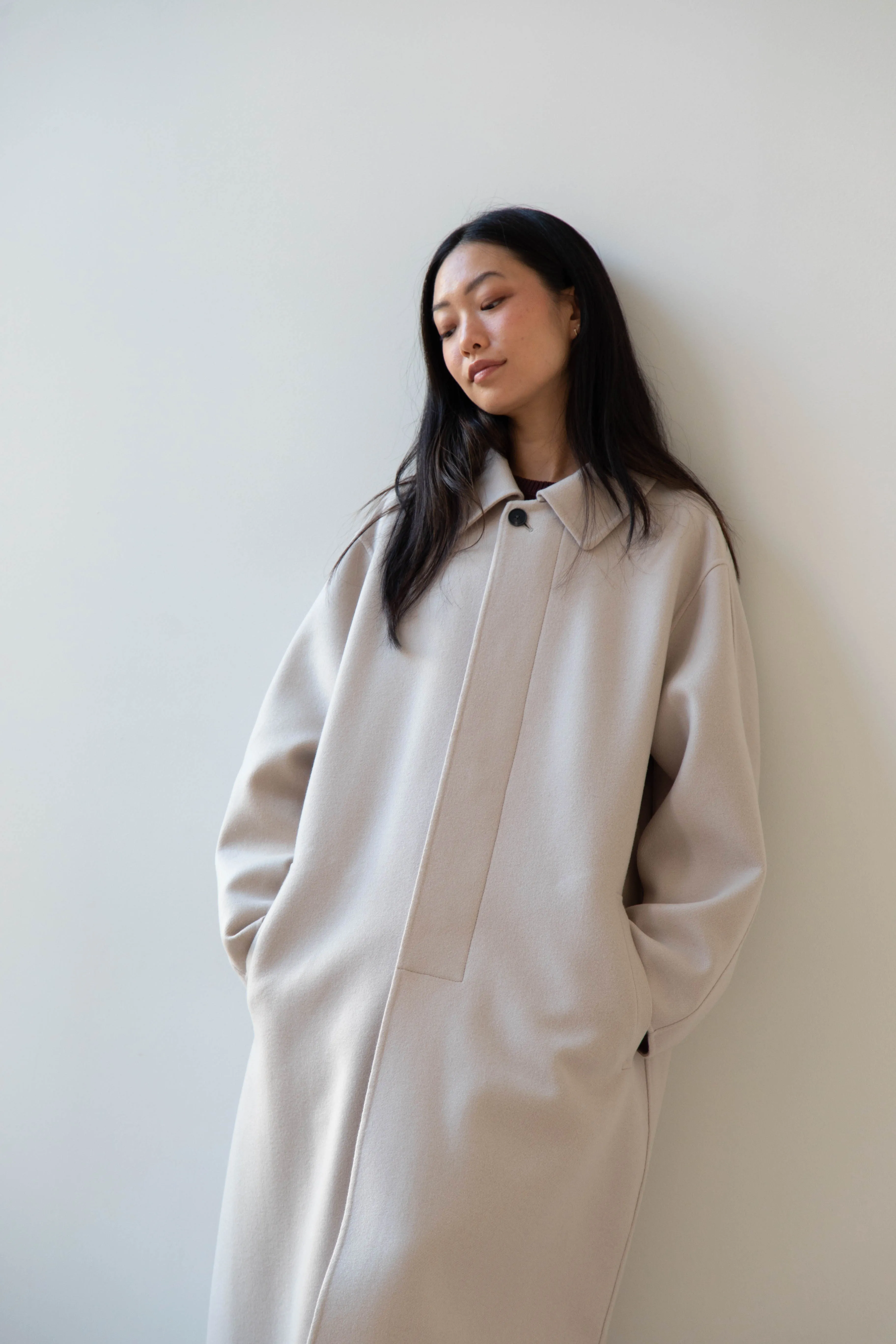 Aton | Balmacaan Coat in Beige Grey