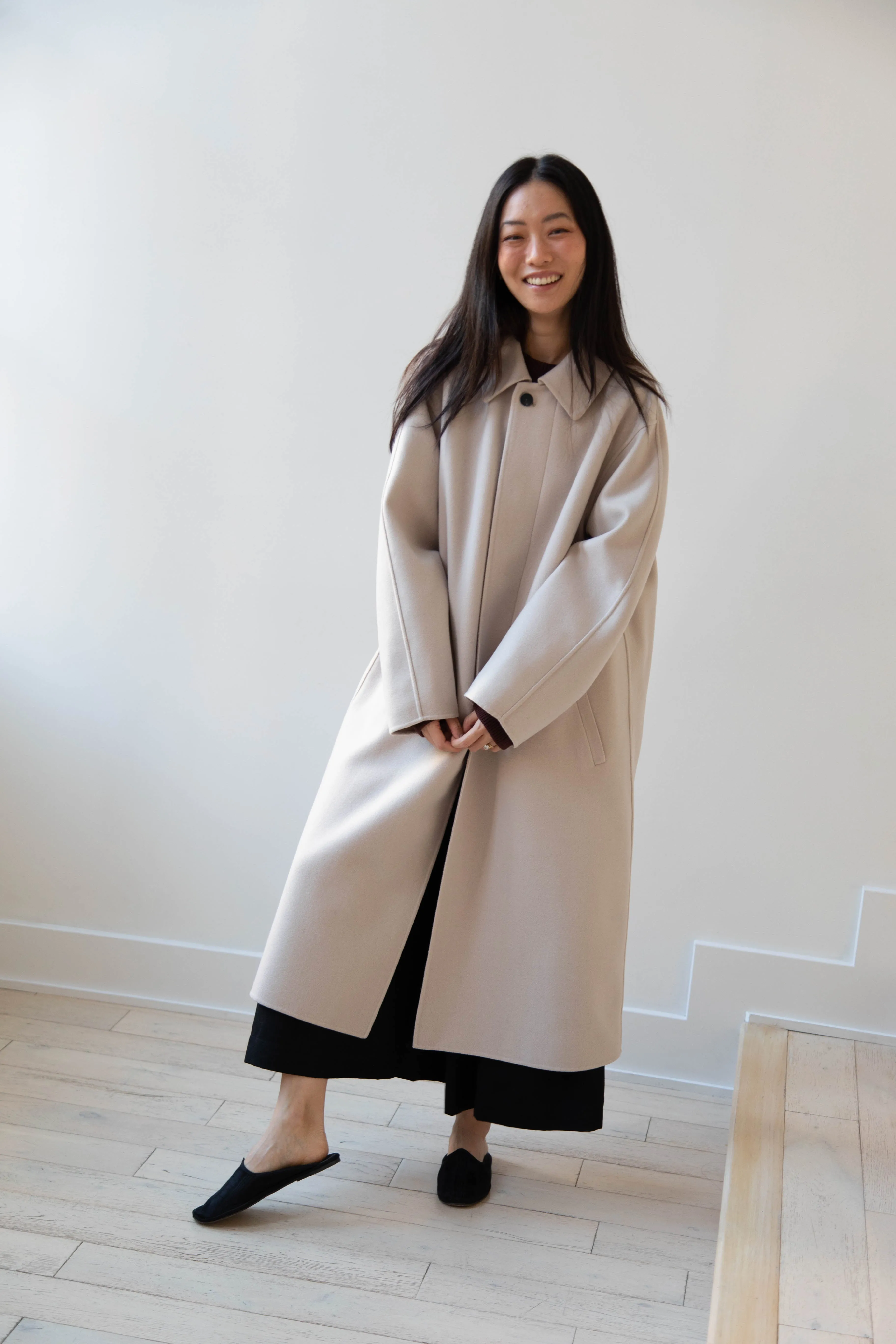 Aton | Balmacaan Coat in Beige Grey