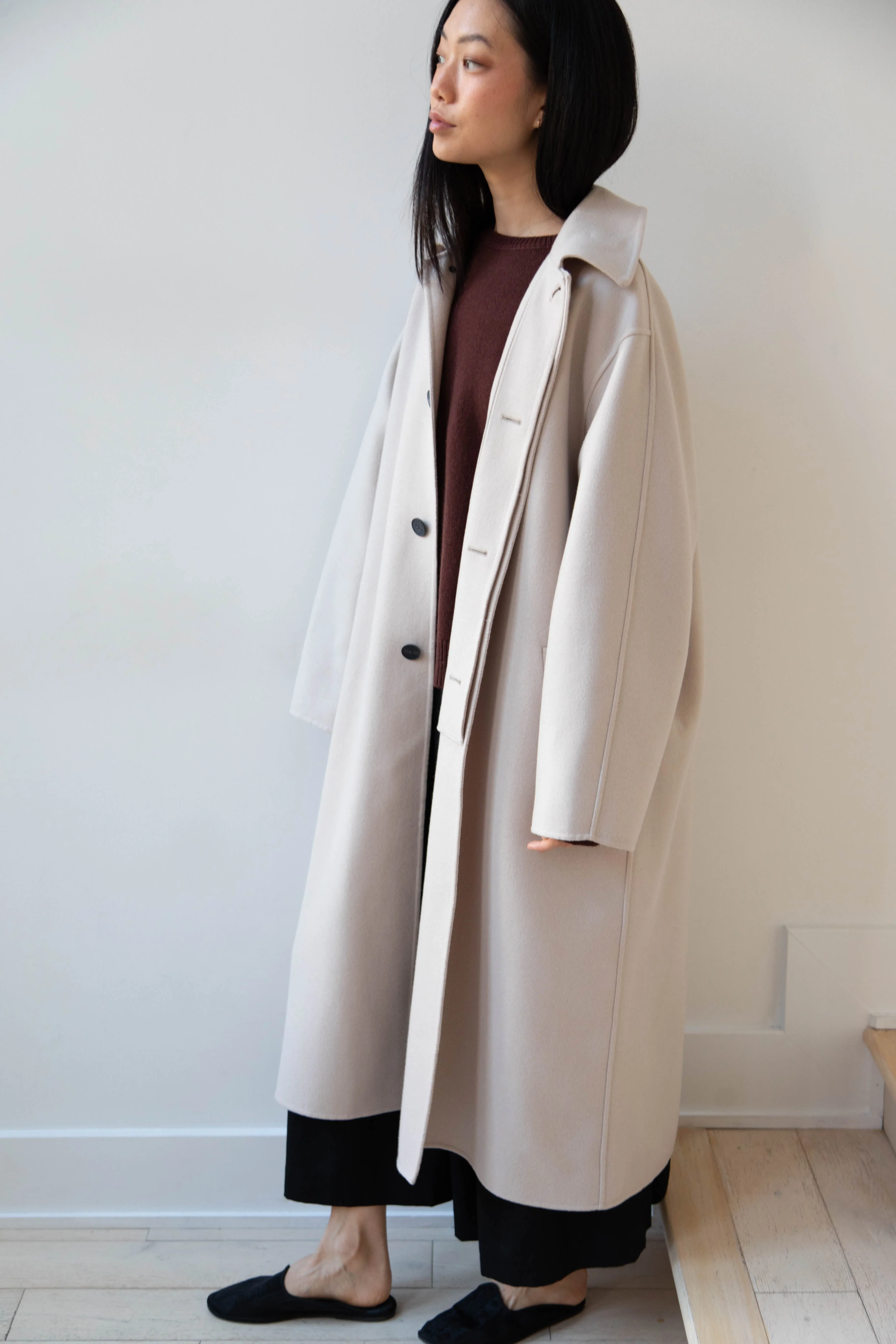 Aton | Balmacaan Coat in Beige Grey