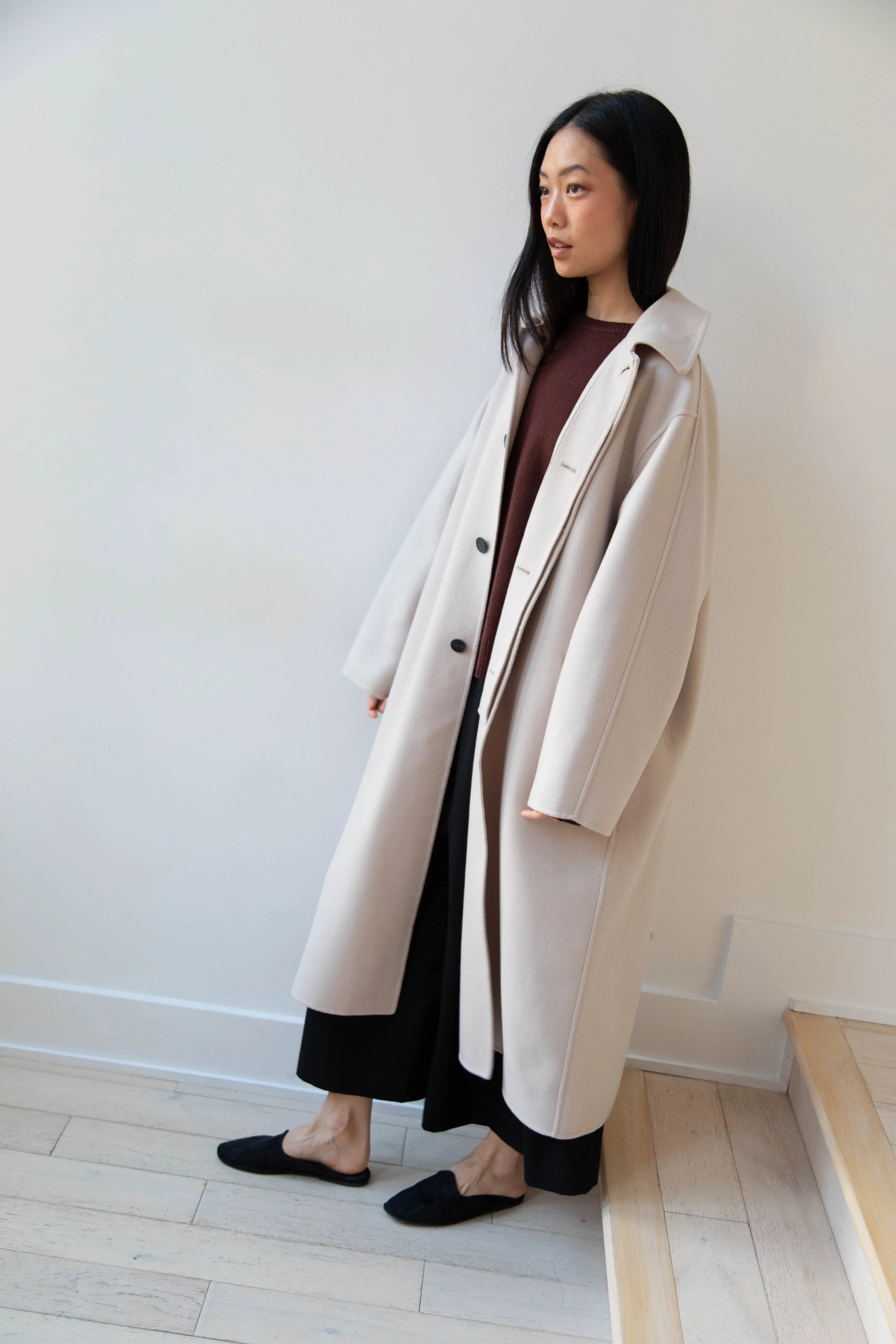 Aton | Balmacaan Coat in Beige Grey