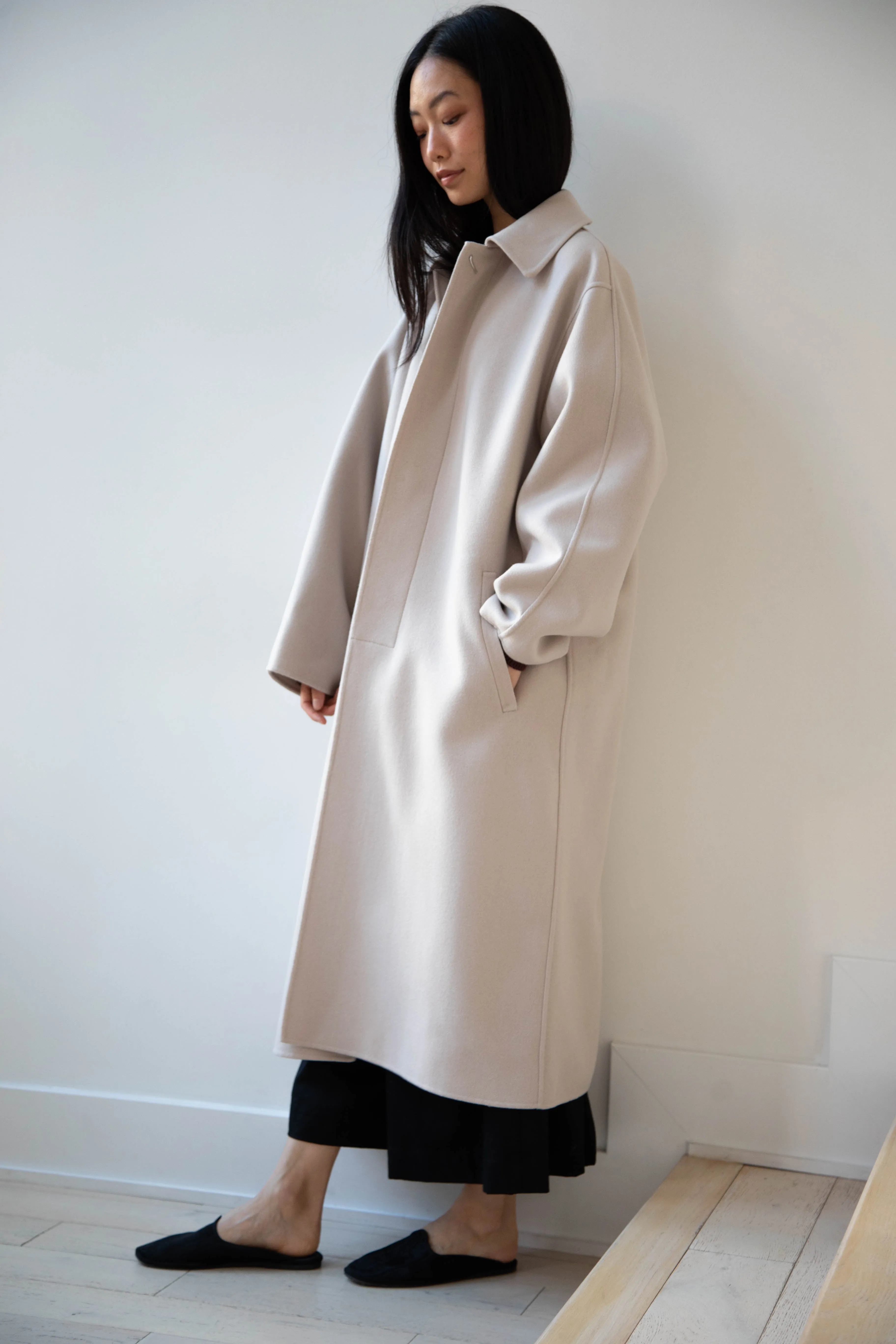 Aton | Balmacaan Coat in Beige Grey