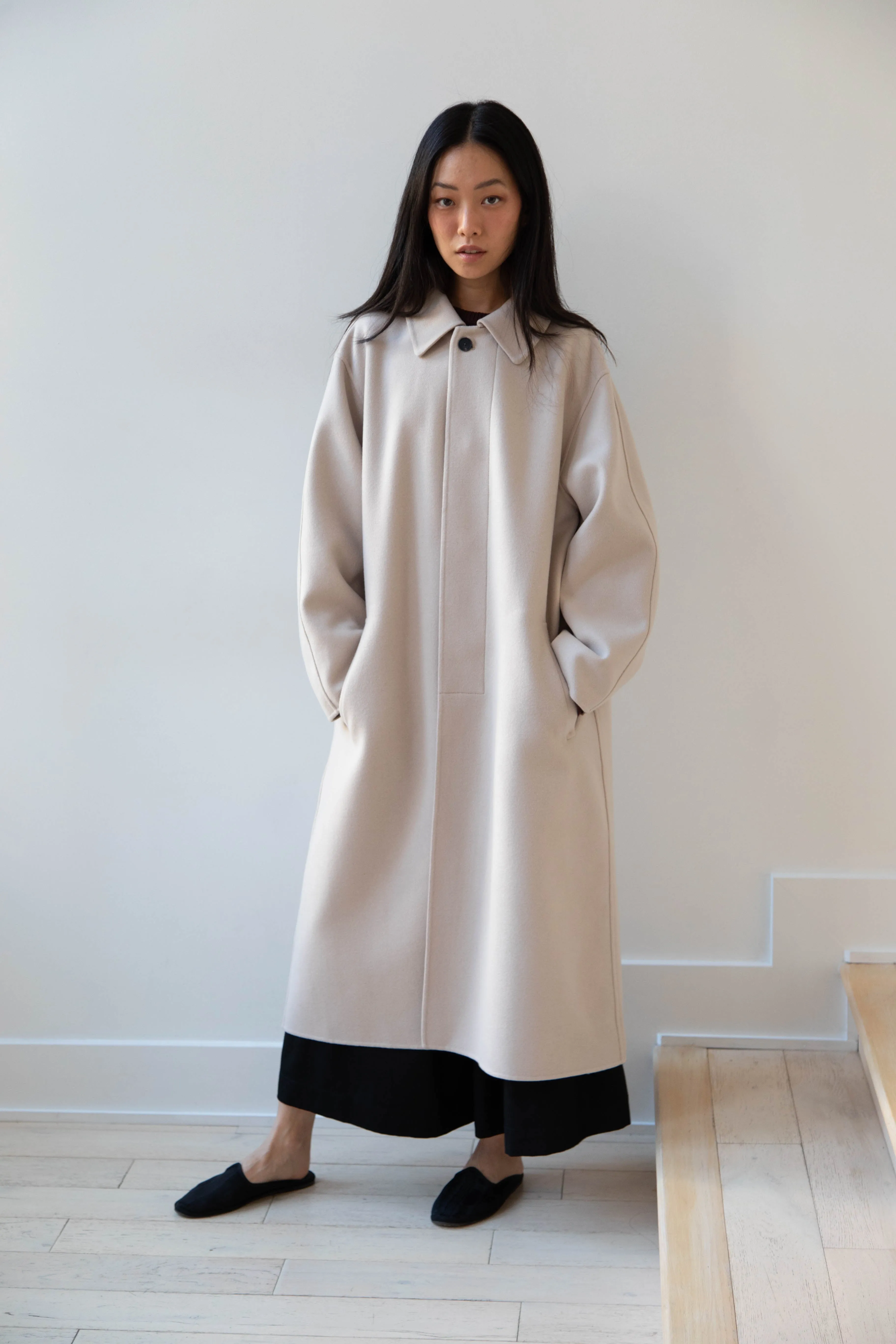 Aton | Balmacaan Coat in Beige Grey