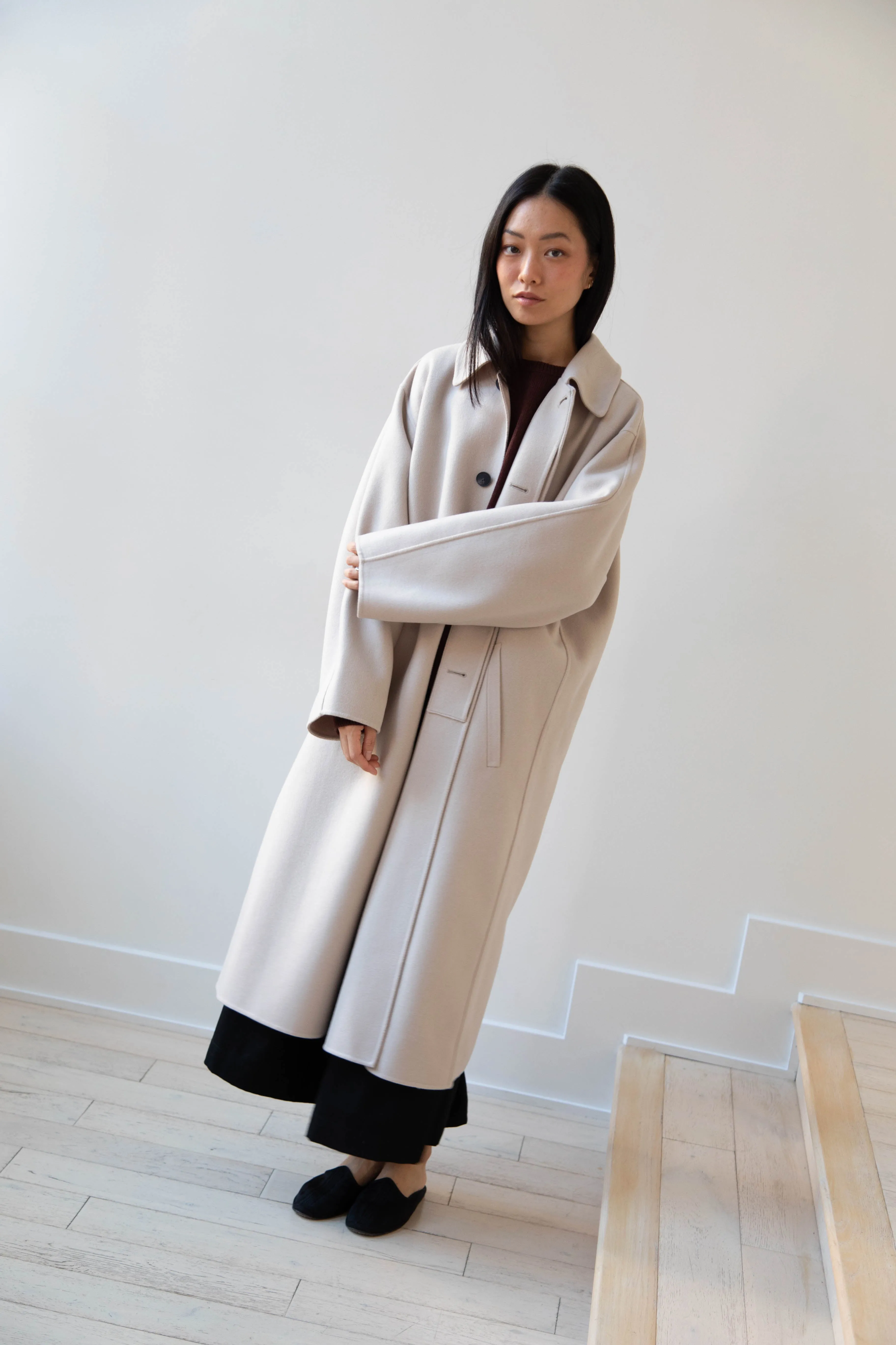 Aton | Balmacaan Coat in Beige Grey