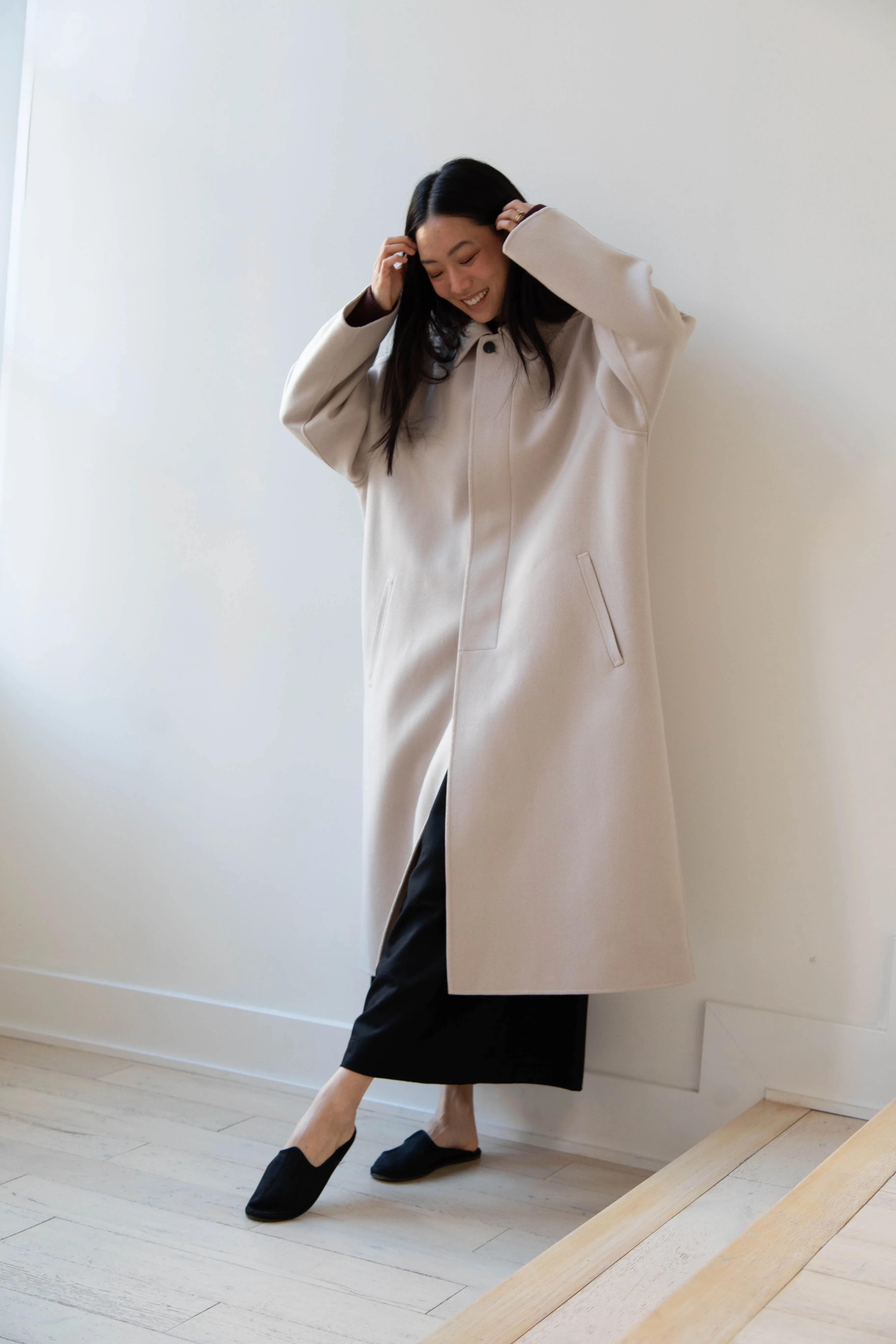 Aton | Balmacaan Coat in Beige Grey